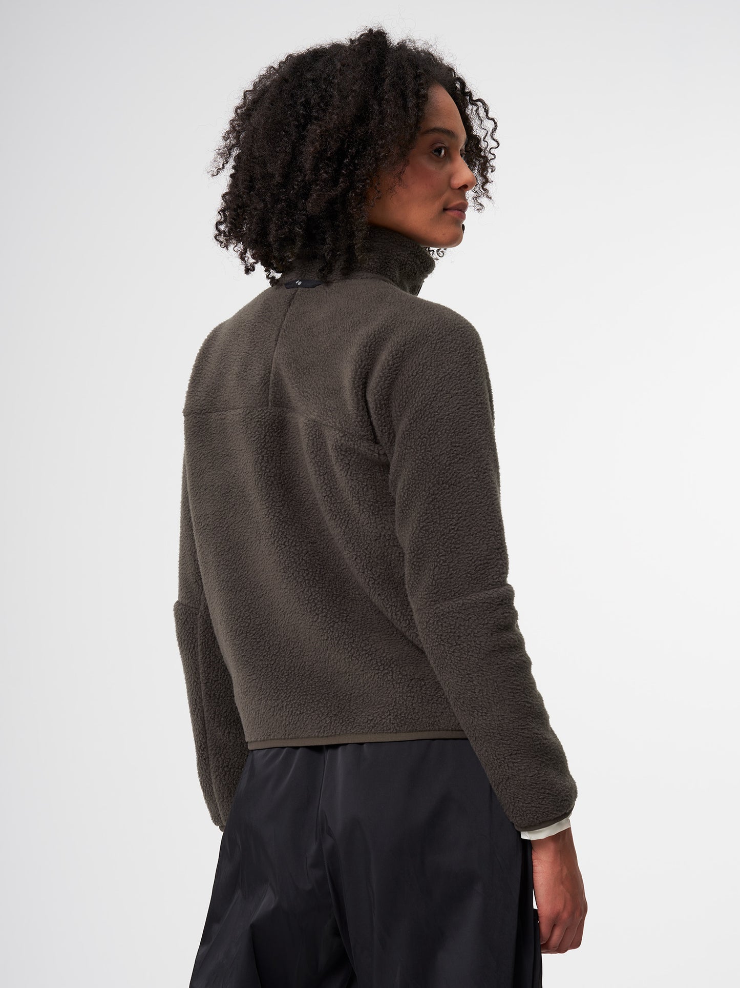 pinqponq-Fleece-Jacket-Women-Coffee-Brown-model-back