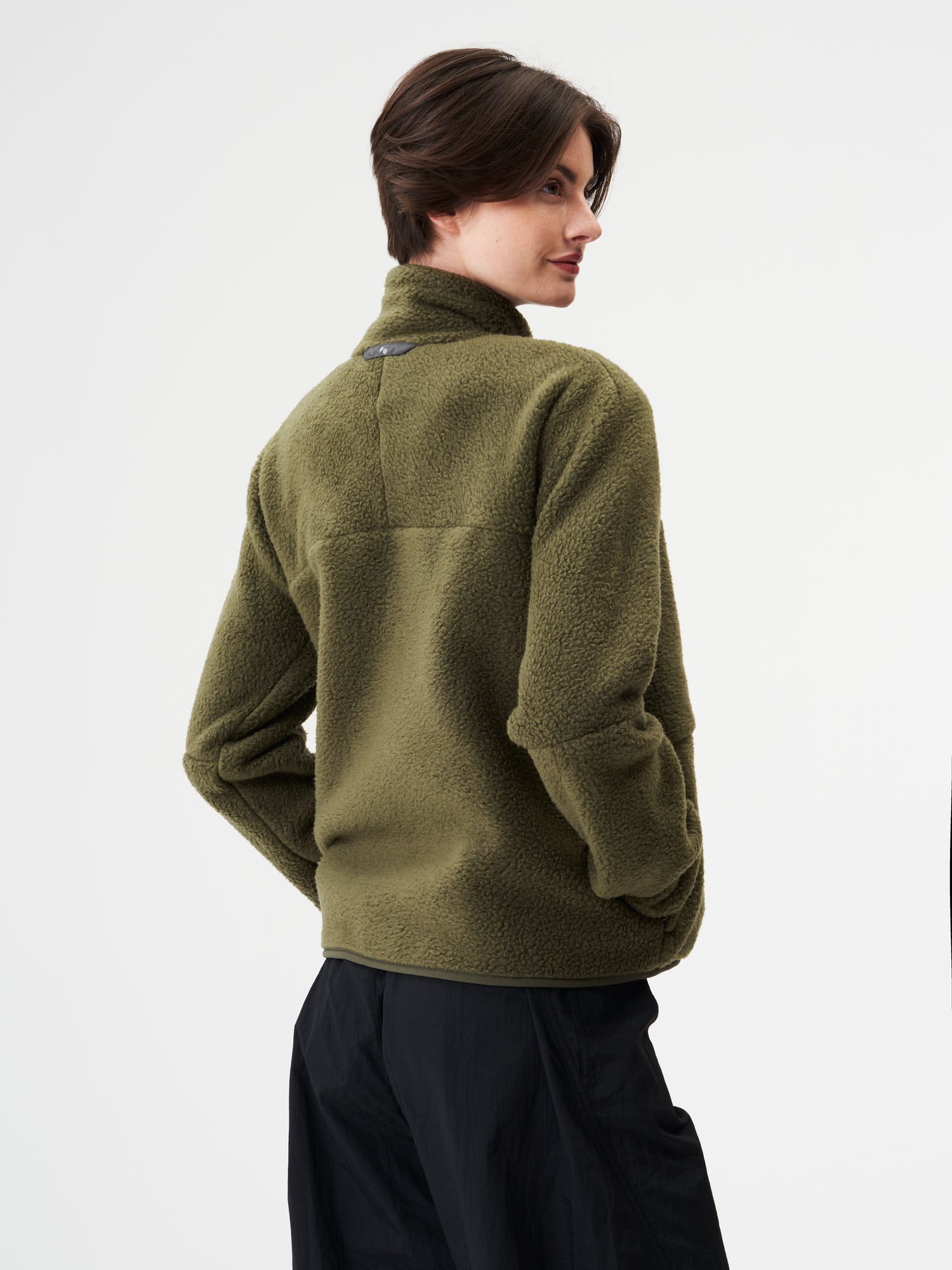 pinqponq-Fleece-Jacket-Women-Eternal-Olive-model-back