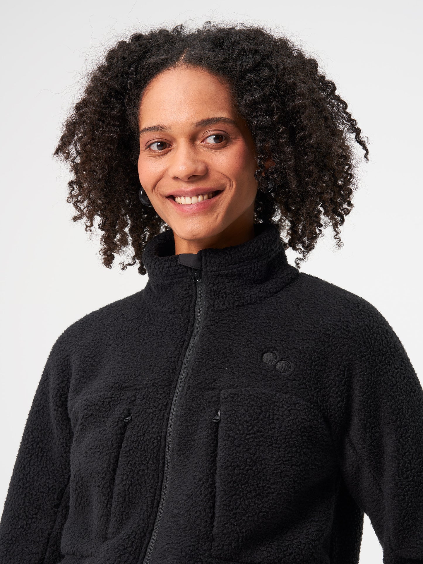 pinqponq-Fleece-Jacket-Women-Peat-Black-model-front-detail