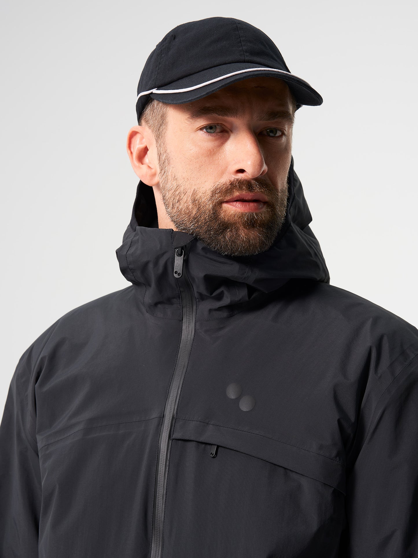 pinqponq-Hoodie-Jacket-Men-Peat-Black-model-front-detail