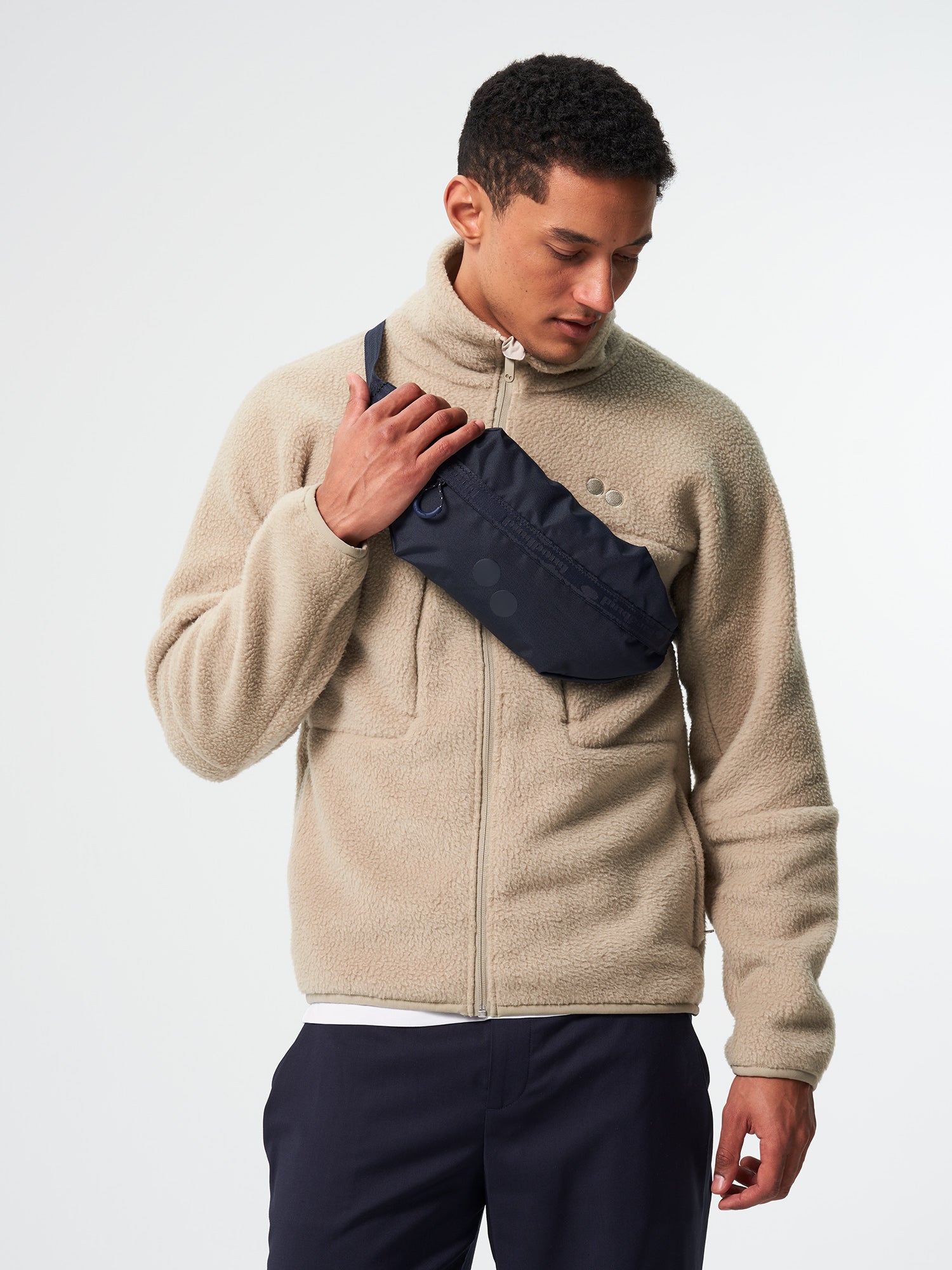 pinqponq-Brik-Fjord-Navy-model-front