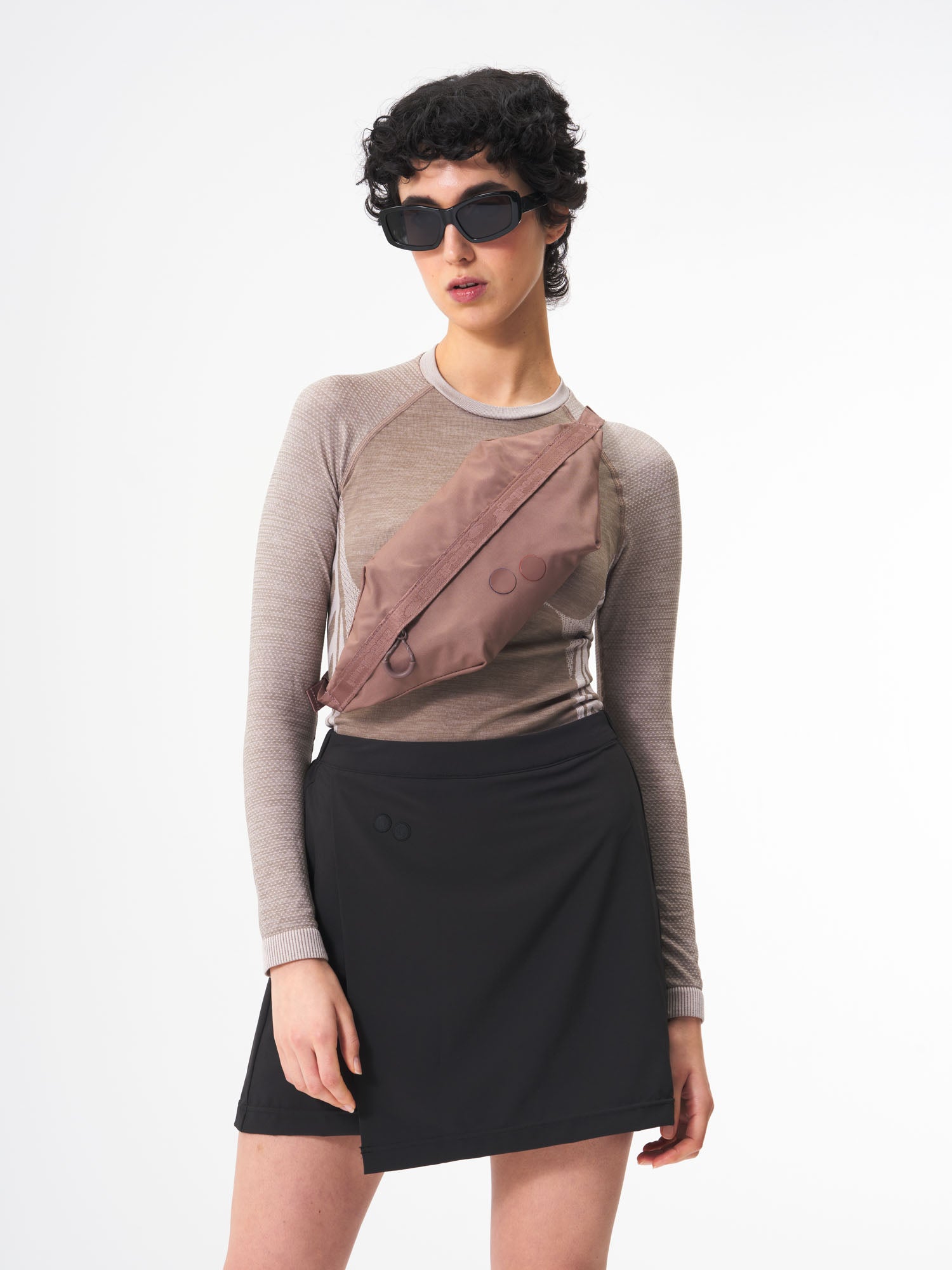 pinqponq-Brik-Dusted-Mauve-model-front