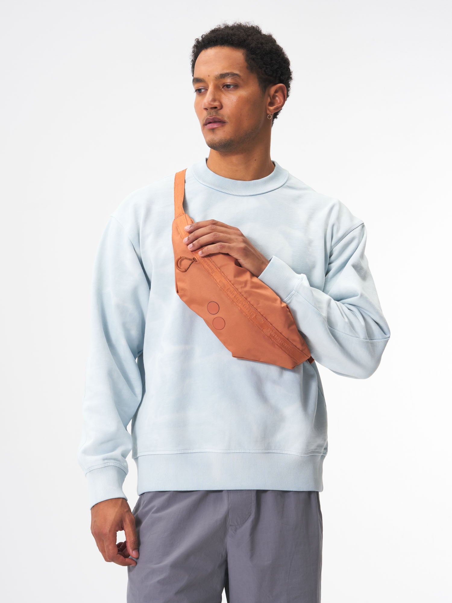 pinqponq-Brik-Astro-Dust-model-male-front