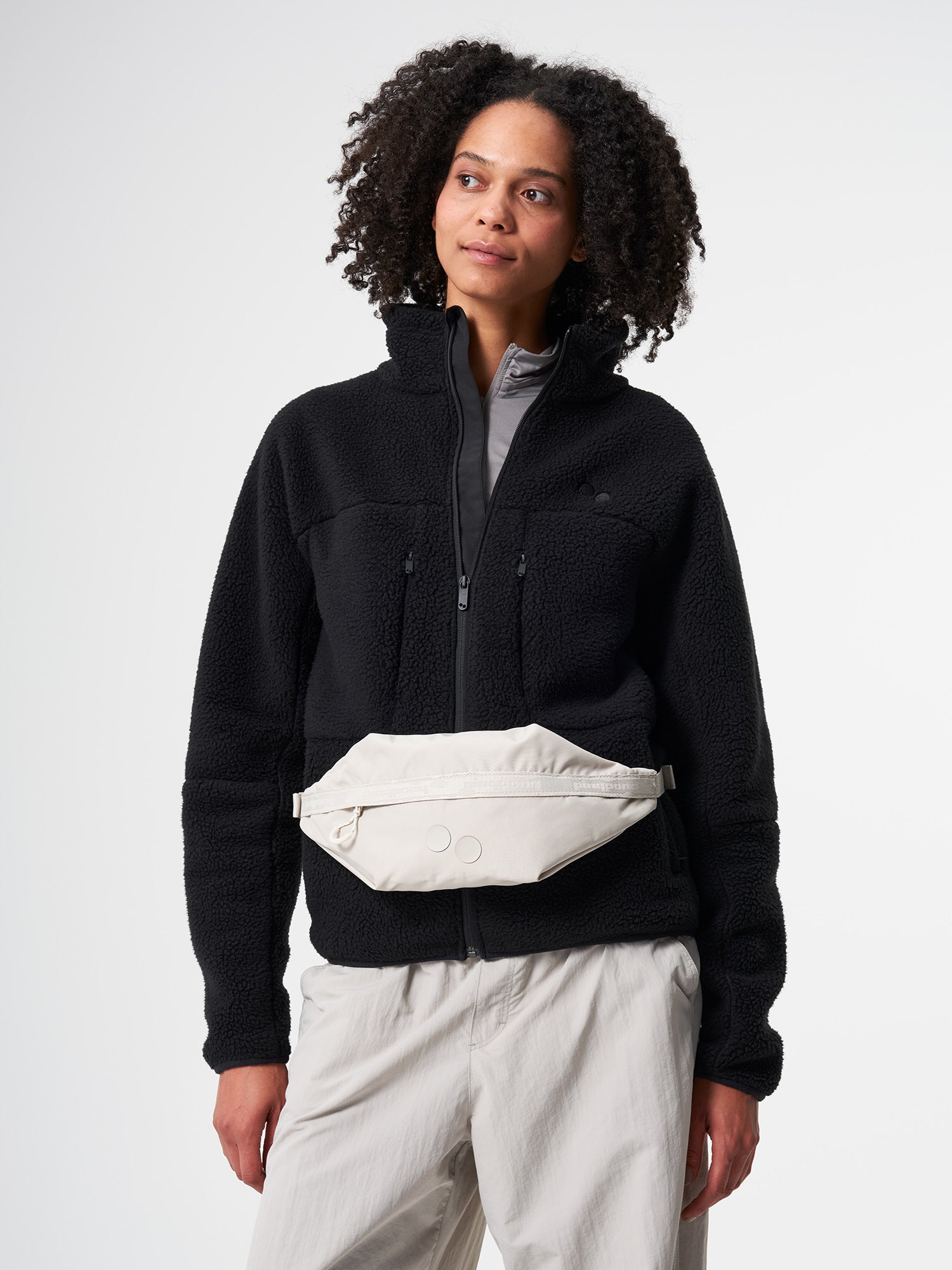 pinqponq-hip-bag-Brik-Cliff-Beige-model-front