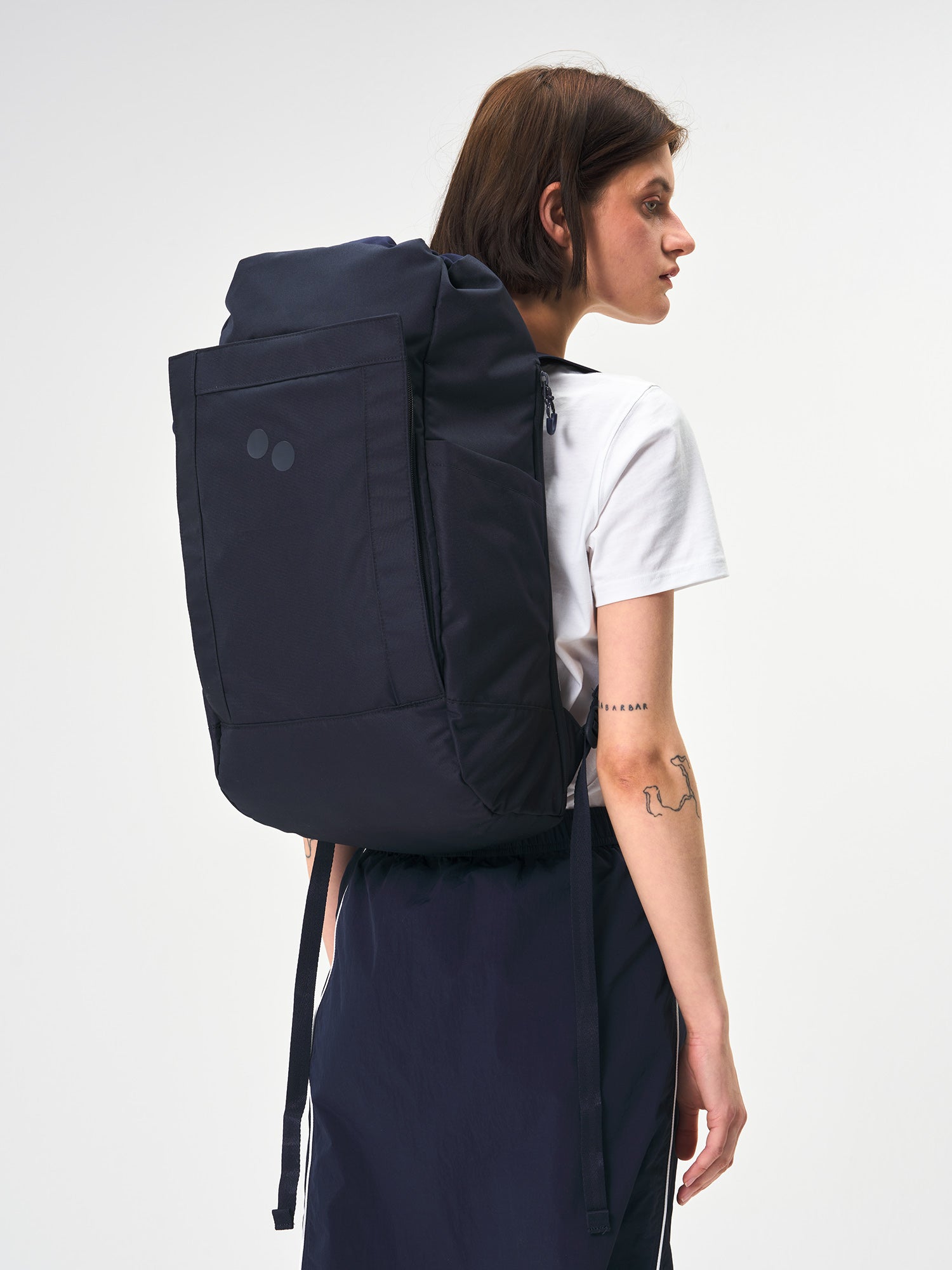 pinqponq-Kalm-Fjord-Navy-model-front