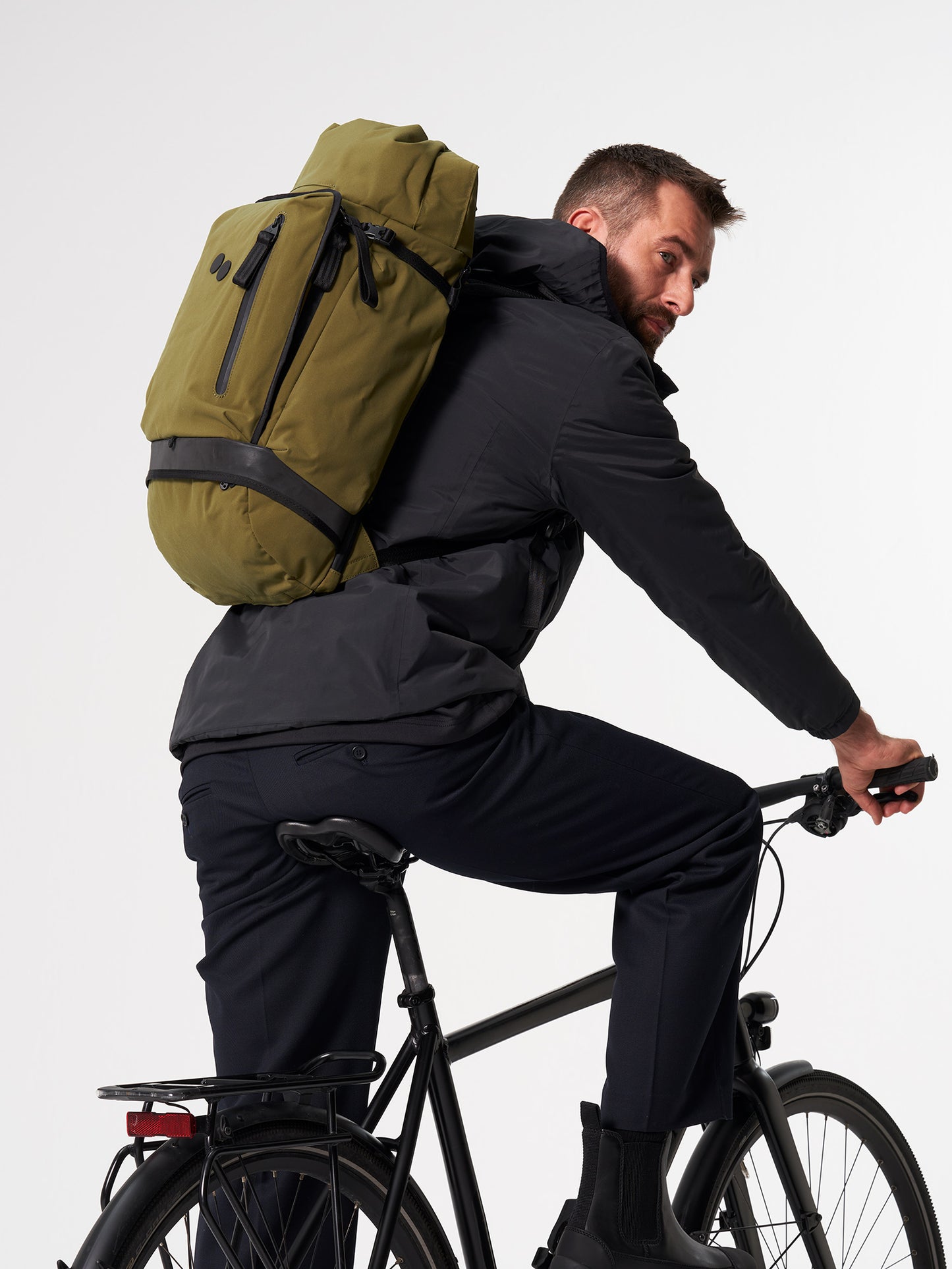 pinqponq-Komut-Medium-Solid-Olive-model-back