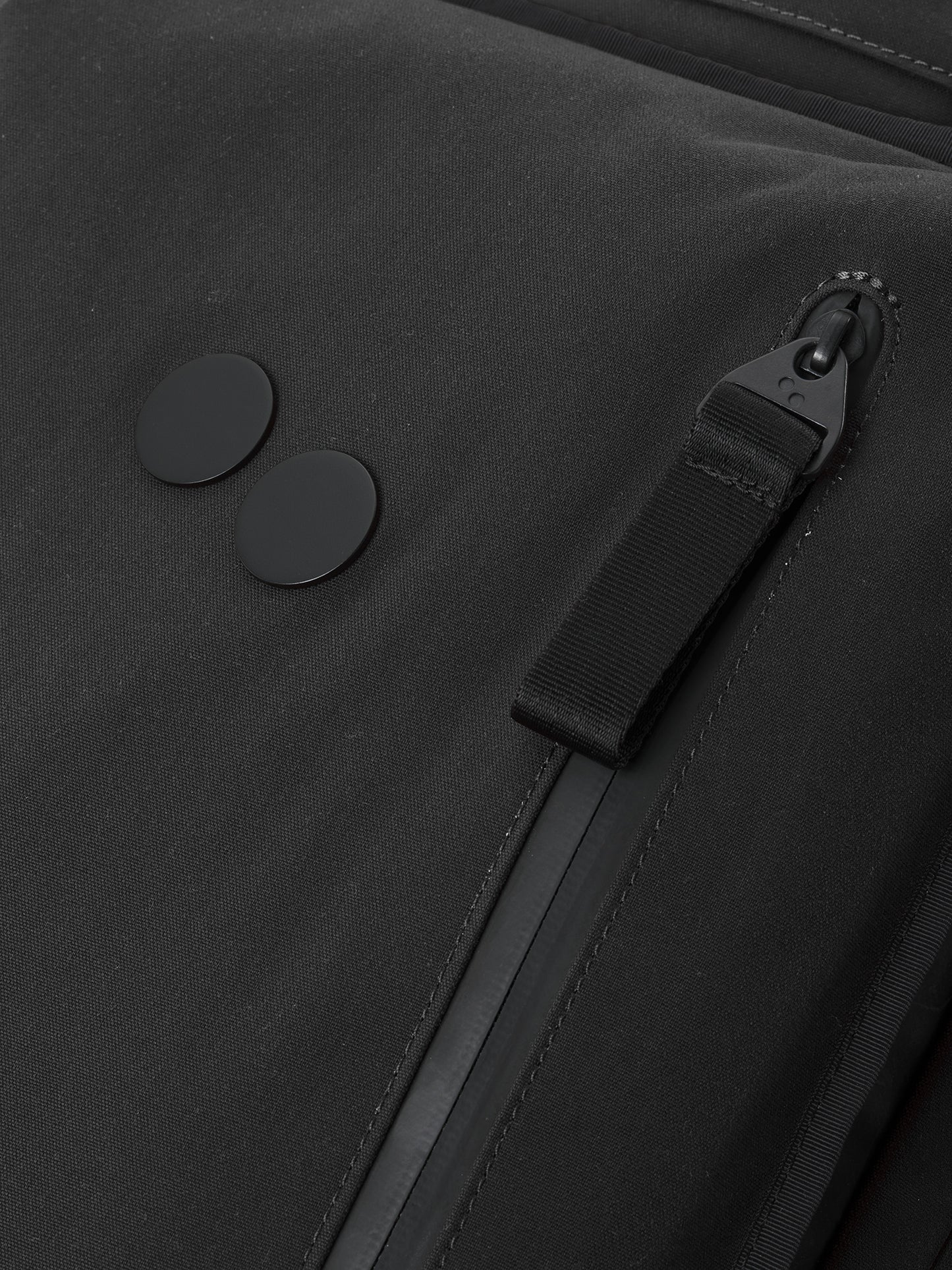 pinqponq-Komut-Medium-Solid-Black-material