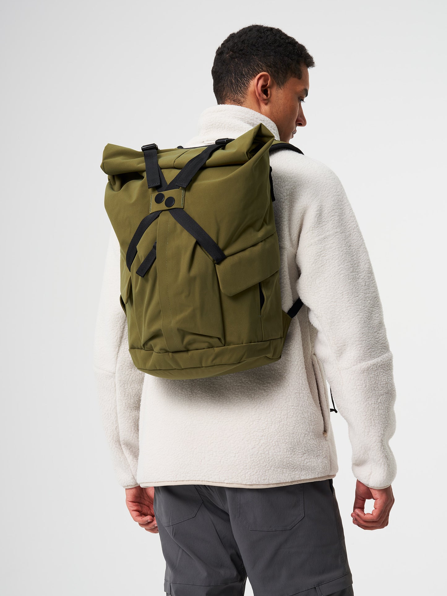 pinqponq-Kross-Solid-Olive-model-back