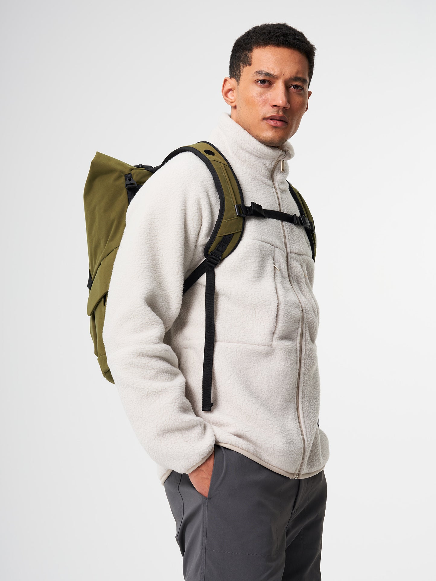 pinqponq-Kross-Solid-Olive-model-front