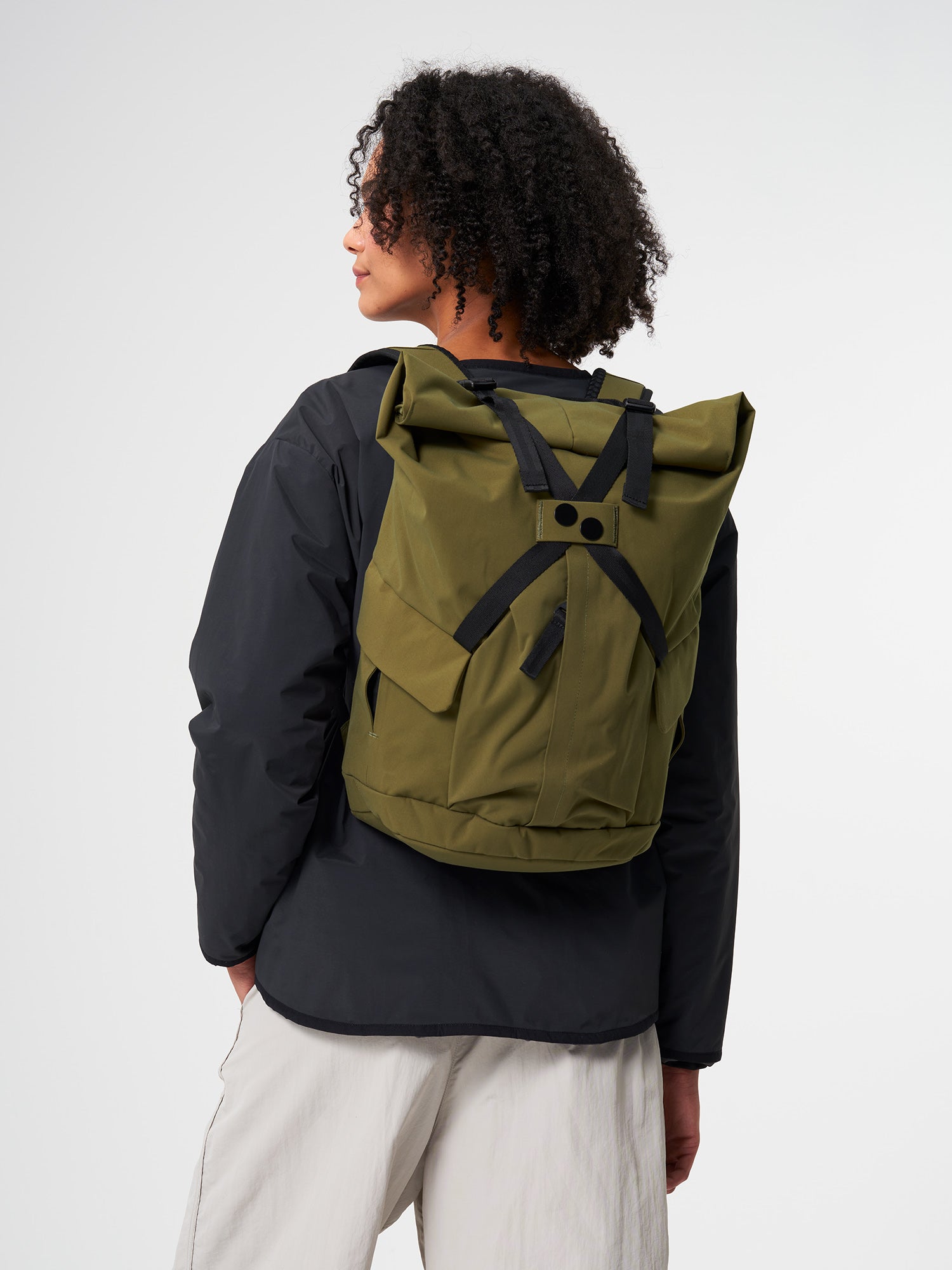 pinqponq-Kross-Solid-Olive-model-back