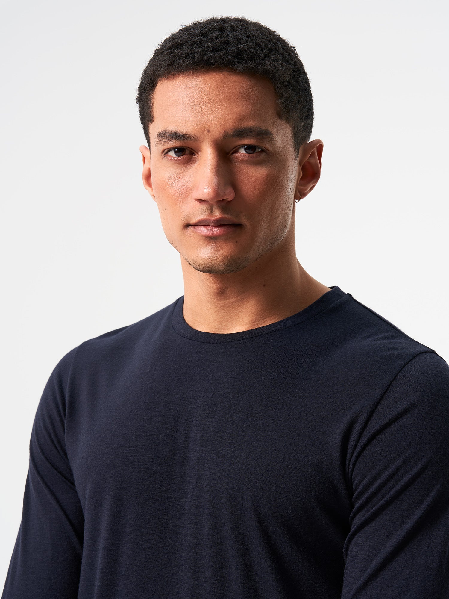 pinqponq-Longsleeve-Merino-Men-Core-Sheep-Navy-model-front-detail