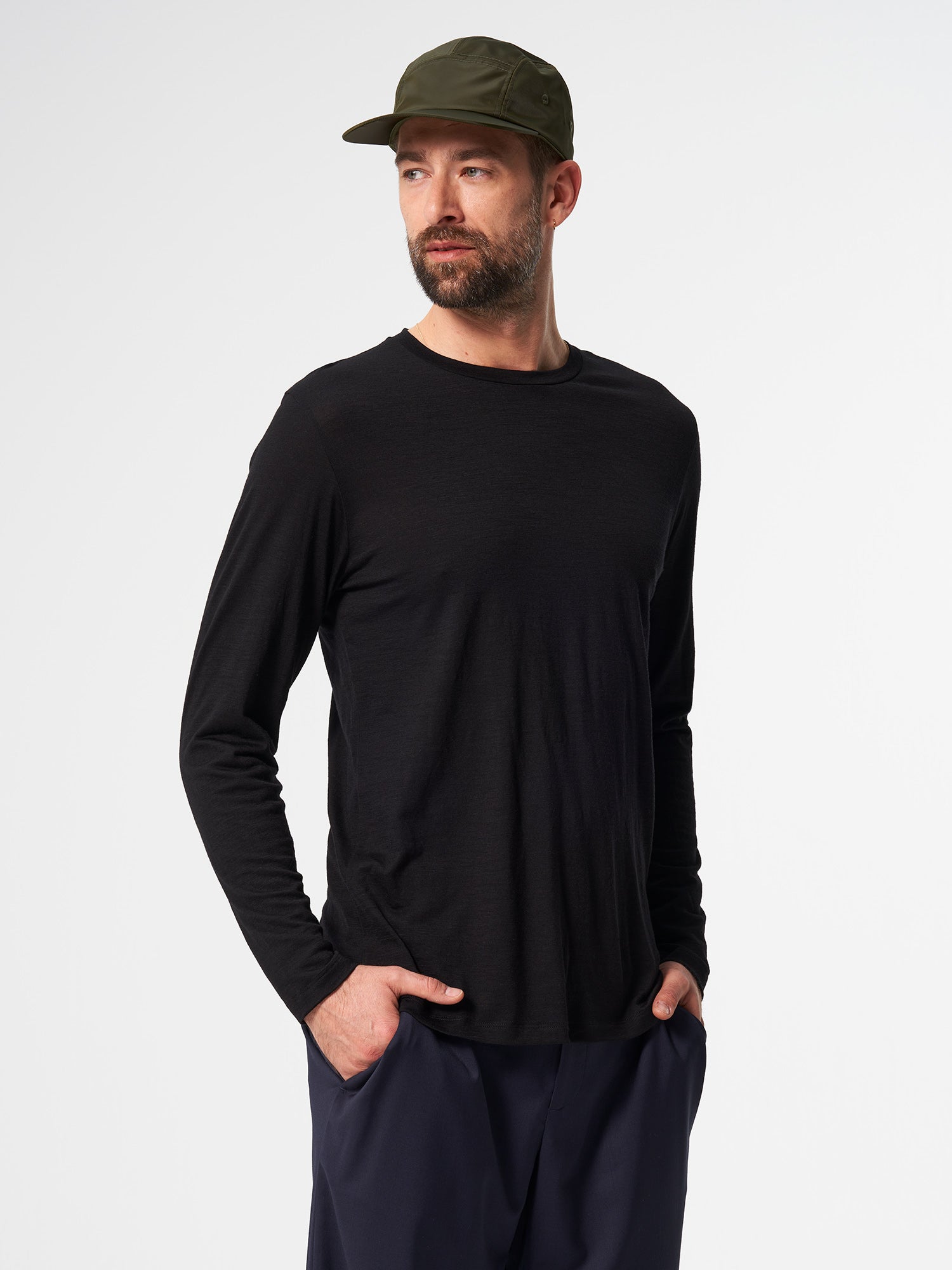 pinqponq-Longsleeve-Merino-Men-Core-Sheep-Black-model-front