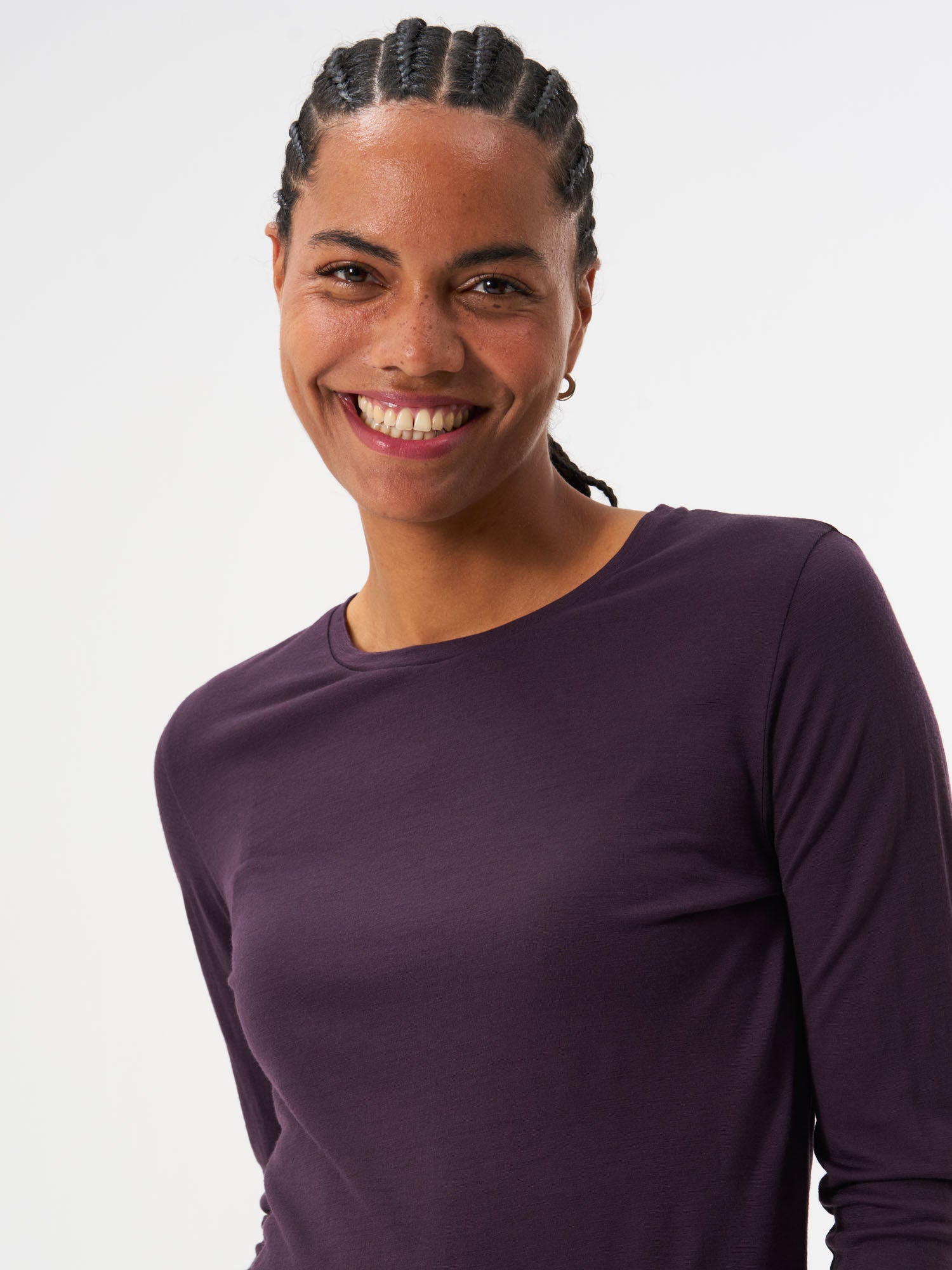 pinqponq-Longsleeve-Merino-Women-Inspire-Sheep-Plum-model-front-detail