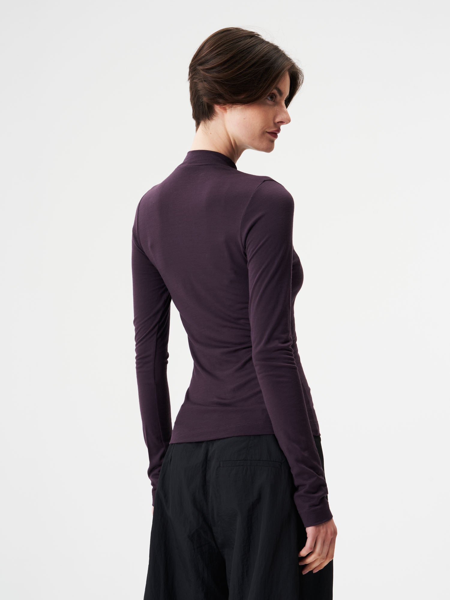 pinqponq-Mockneck-Longsleeve-Merino-Women-Sheep-Plum-model-back