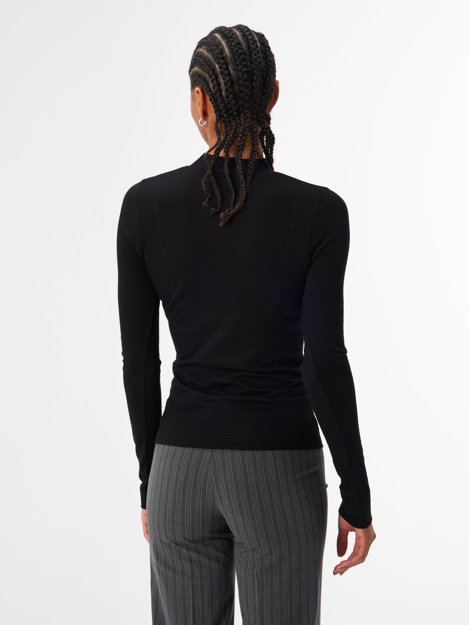 pinqponq-Mockneck-Longsleeve-Merino-Women-Sheep-Black-model-back