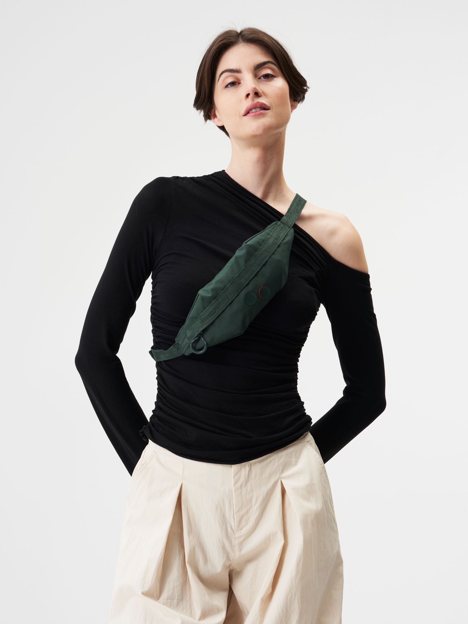 pinqponq-Nik-Cosmo-Green-model-front