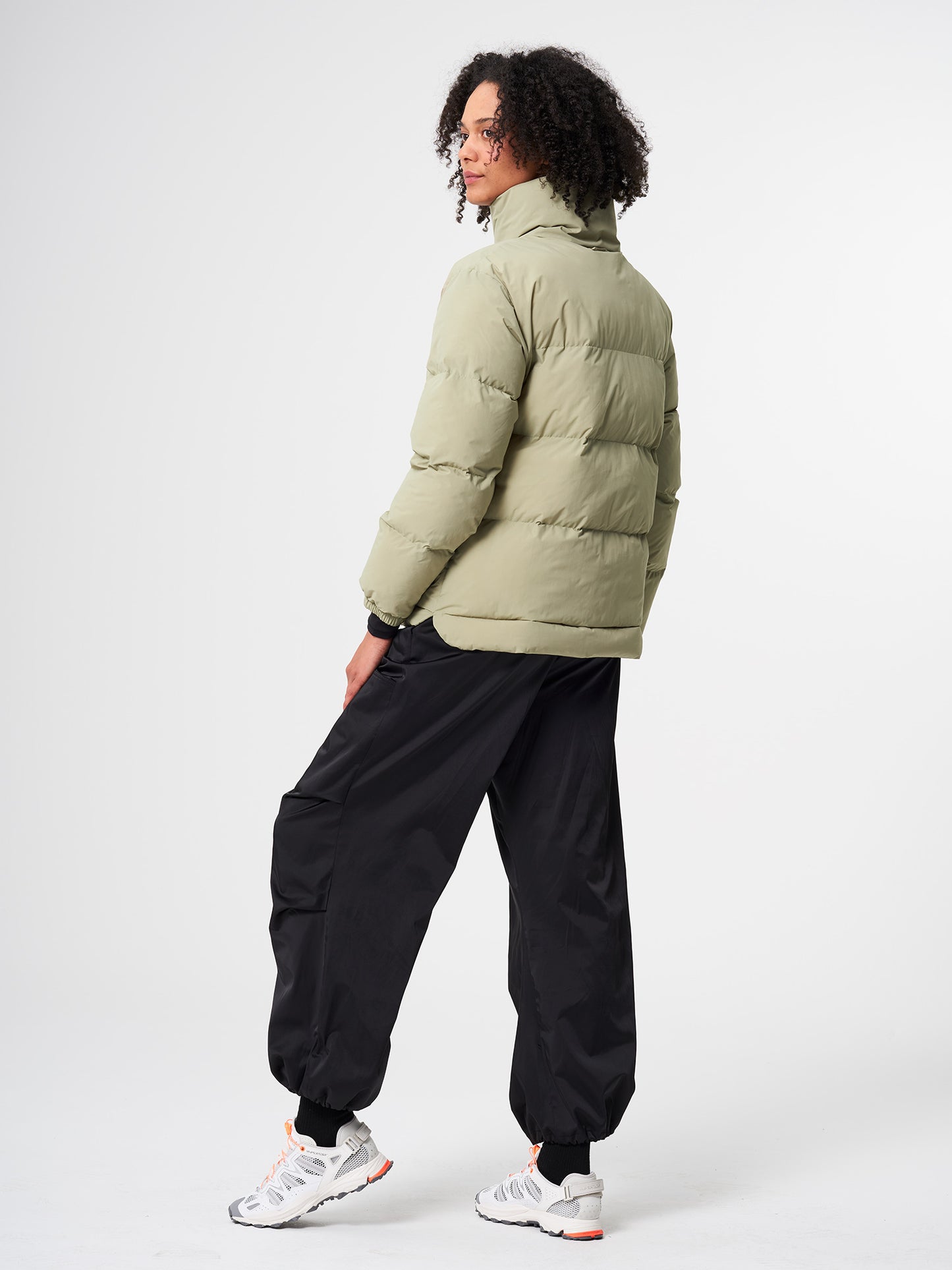 pinqponq-Puffer-Jacket-Unisex-Reed-Olive-model-back