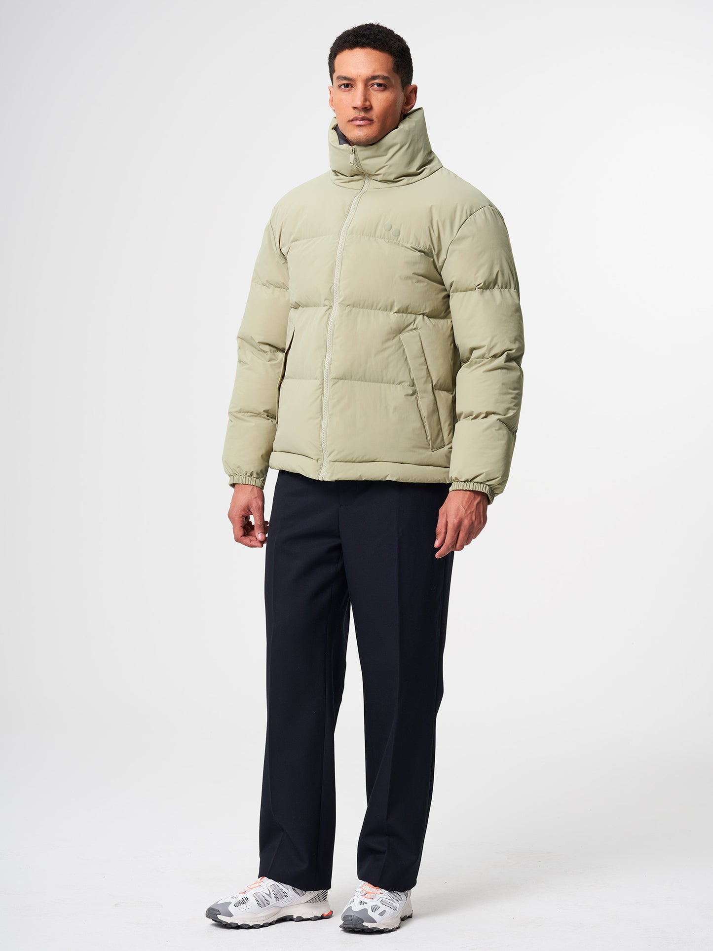 pinqponq-Puffer-Jacket-Unisex-Reed-Olive-model-front