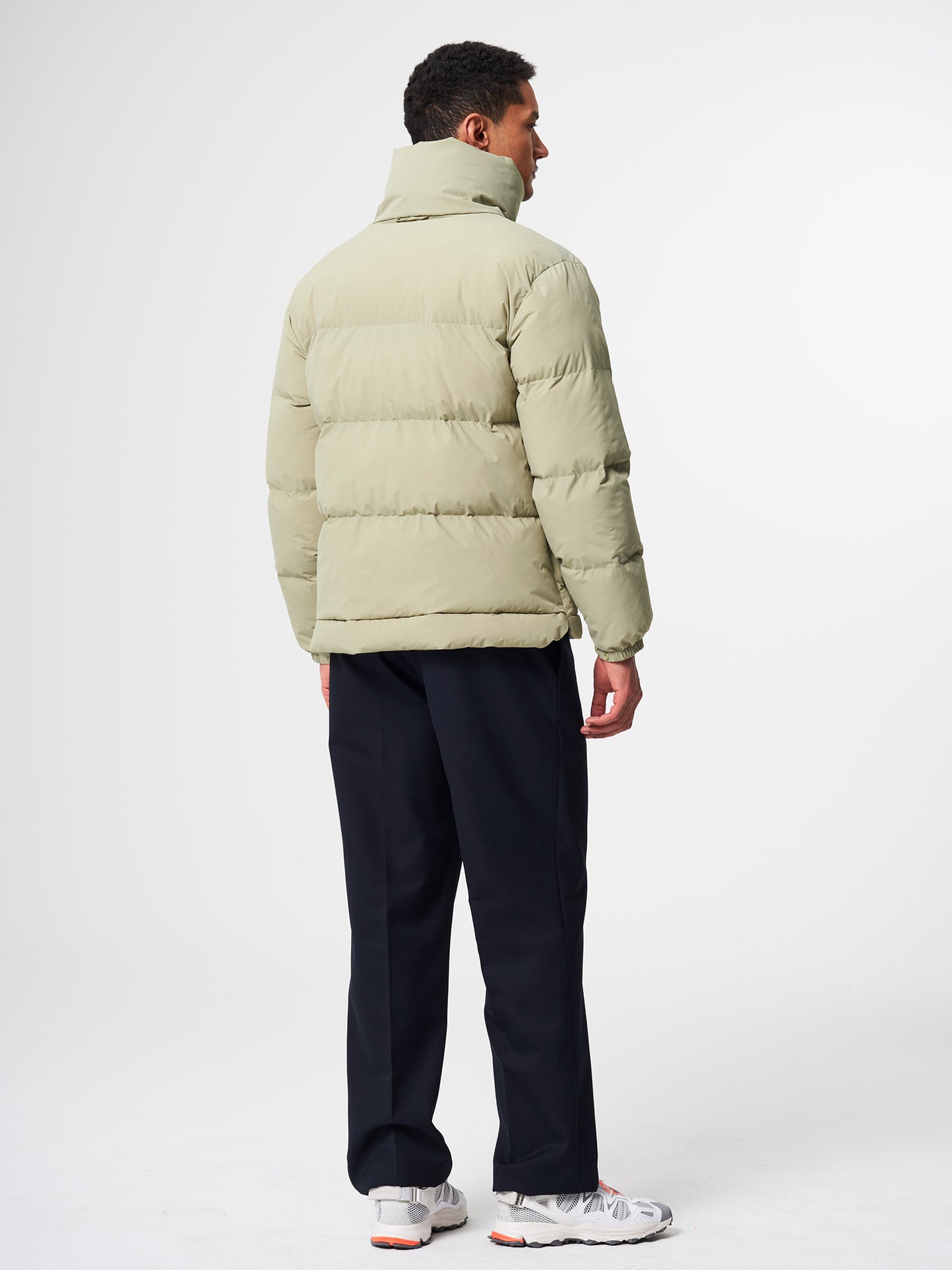 pinqponq-Puffer-Jacket-Unisex-Reed-Olive-model-back