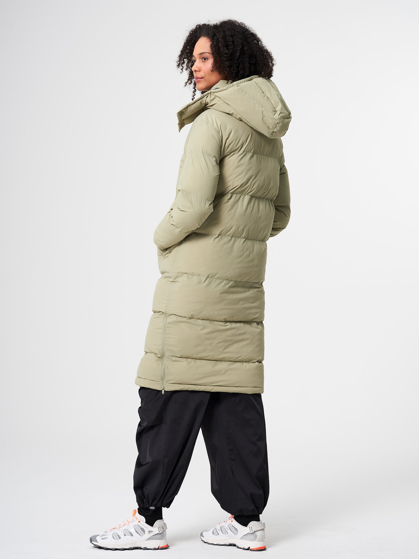 pinqponq-Puffy-Parka-Women-Reed-Olive-model-back