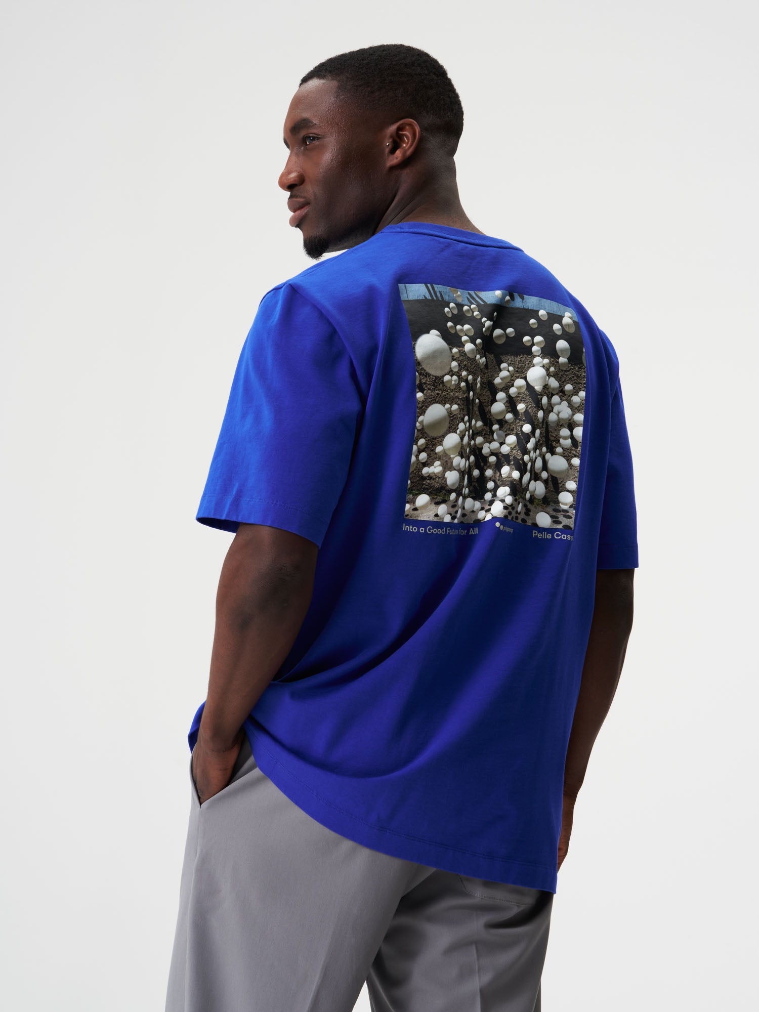 pinqponq-T-Shirt-Graphic-Men-Future-Blue-Pelle-Cass-Pingpong-model-back