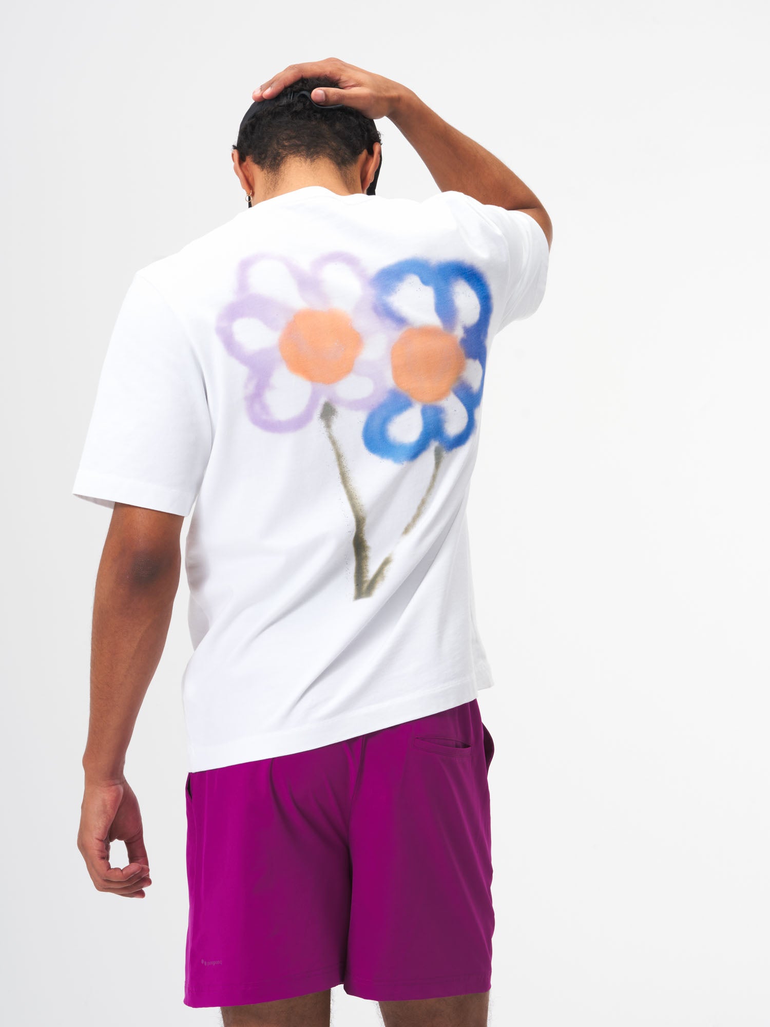 pinqponq-T-Shirt-Flower-White-model-male-back
