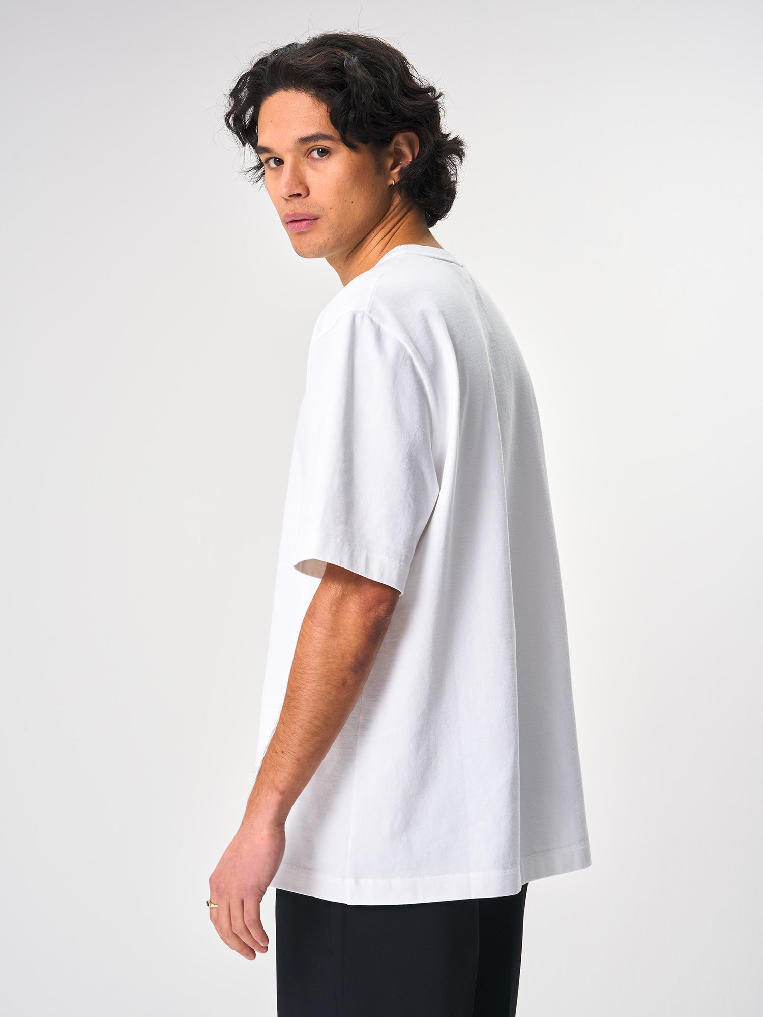 pinqponq-Tshirt-Cotton-Men-Dandelion-White-model-side