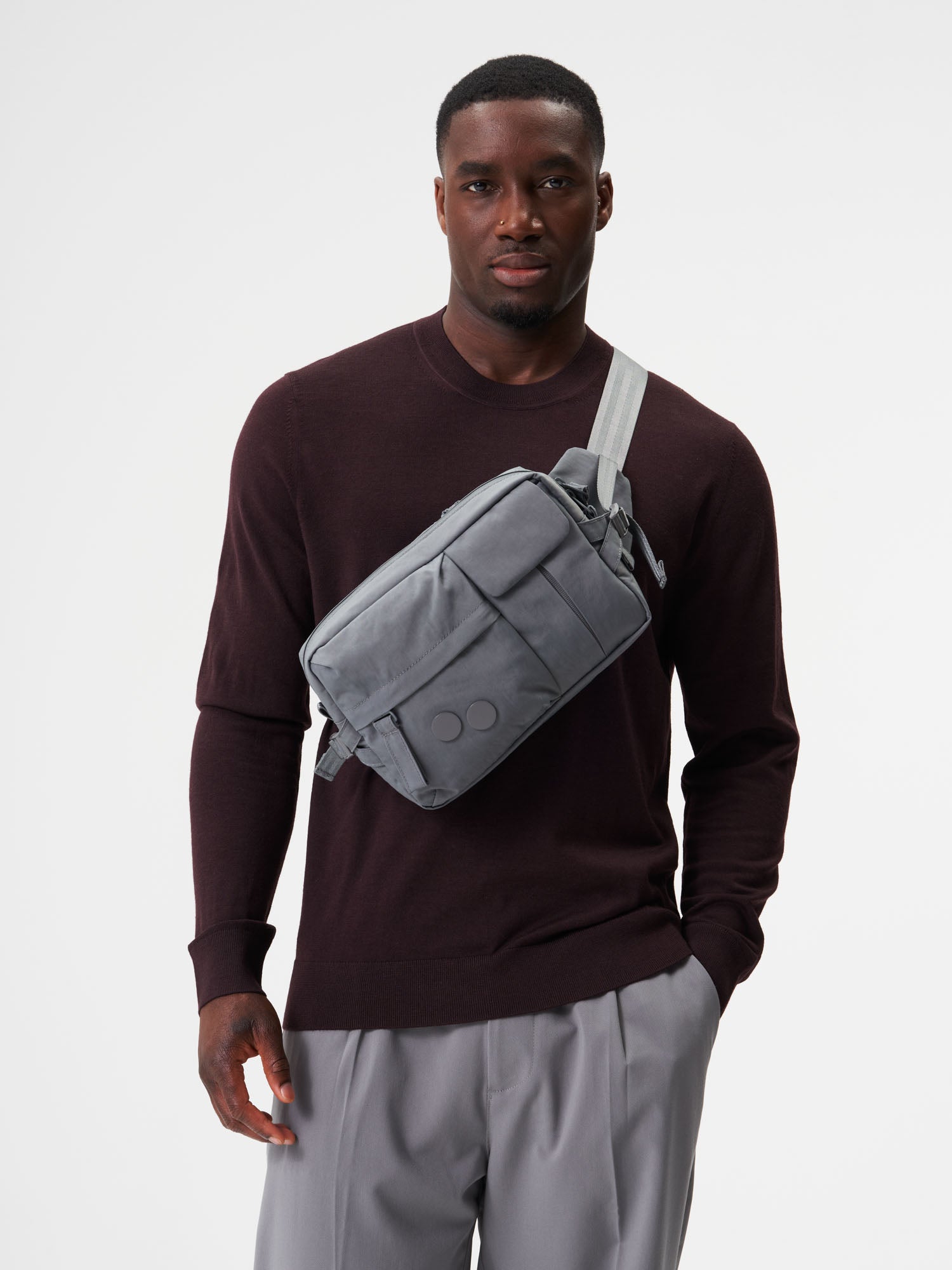 pinqponq-Tetrik-Large-Crinkle-Grey-model-front