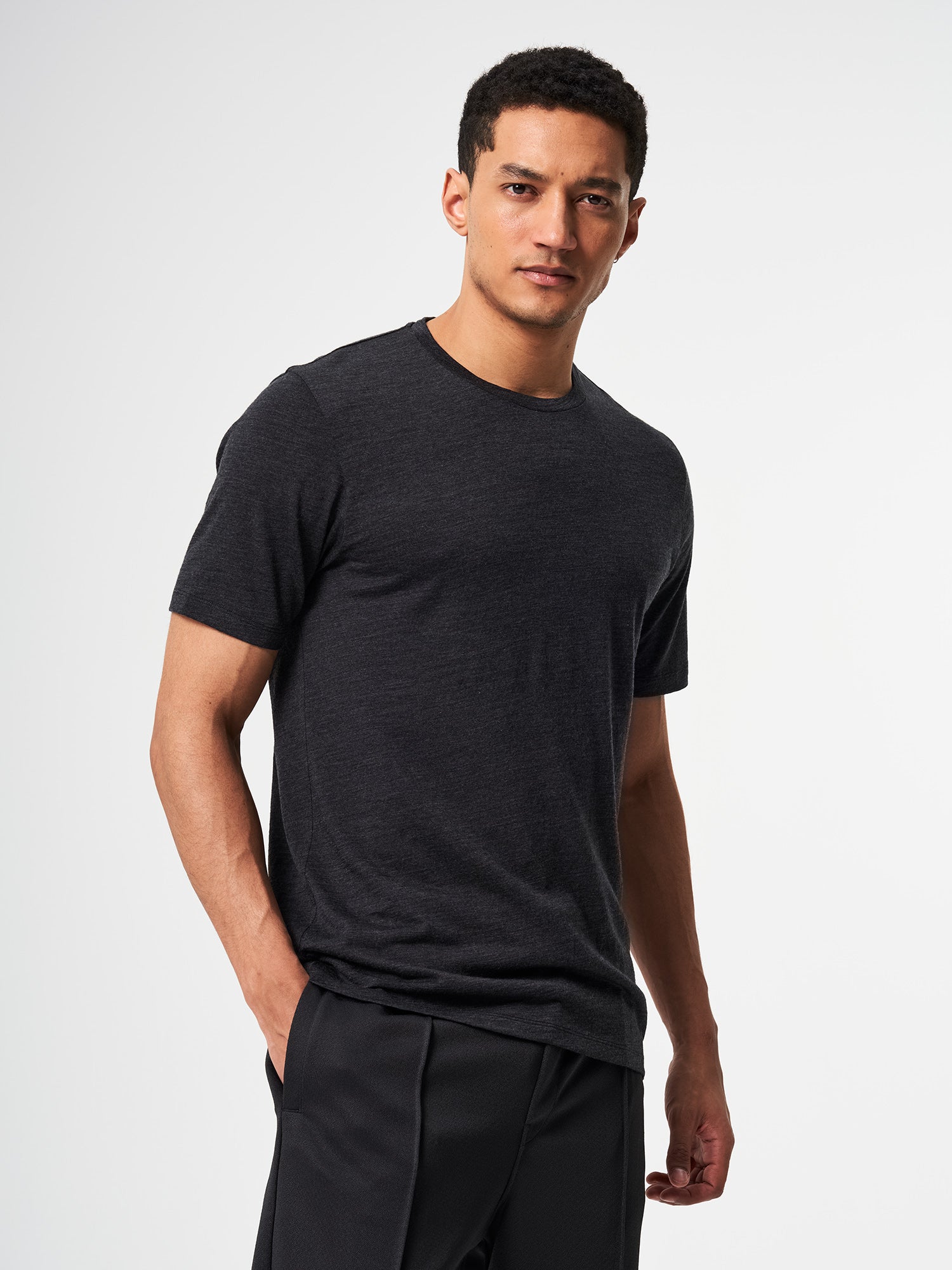pinqponq-T-Shirt-Merino-Men-Iconic-Dark-Grey-Melange-model-front