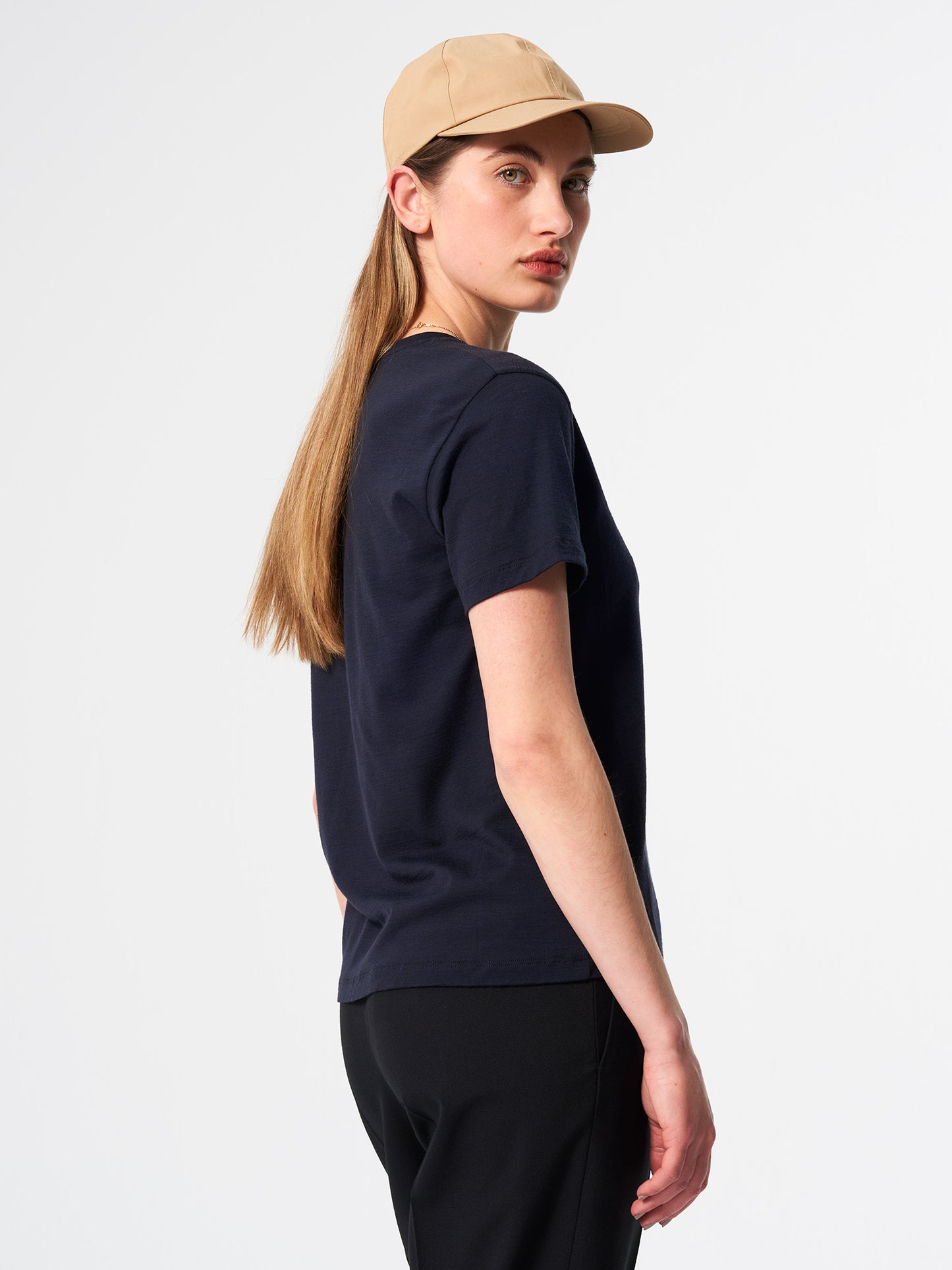 pinqponq-T-Shirt-Merino-Women-Tone-Sheep-Navy-model-side