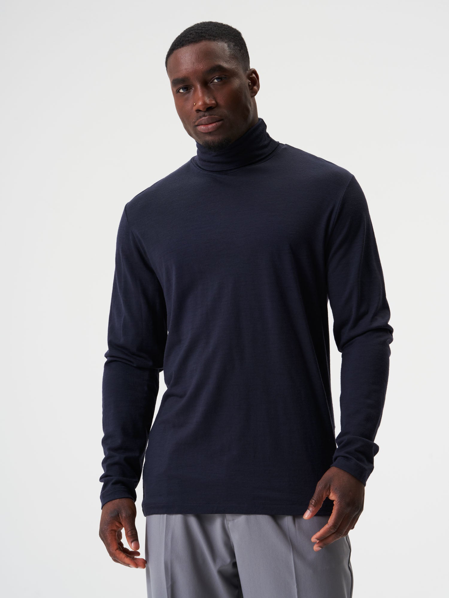 pinqponq-Turtleneck-Merino-Men-Cover-Sheep-Navy-model-front