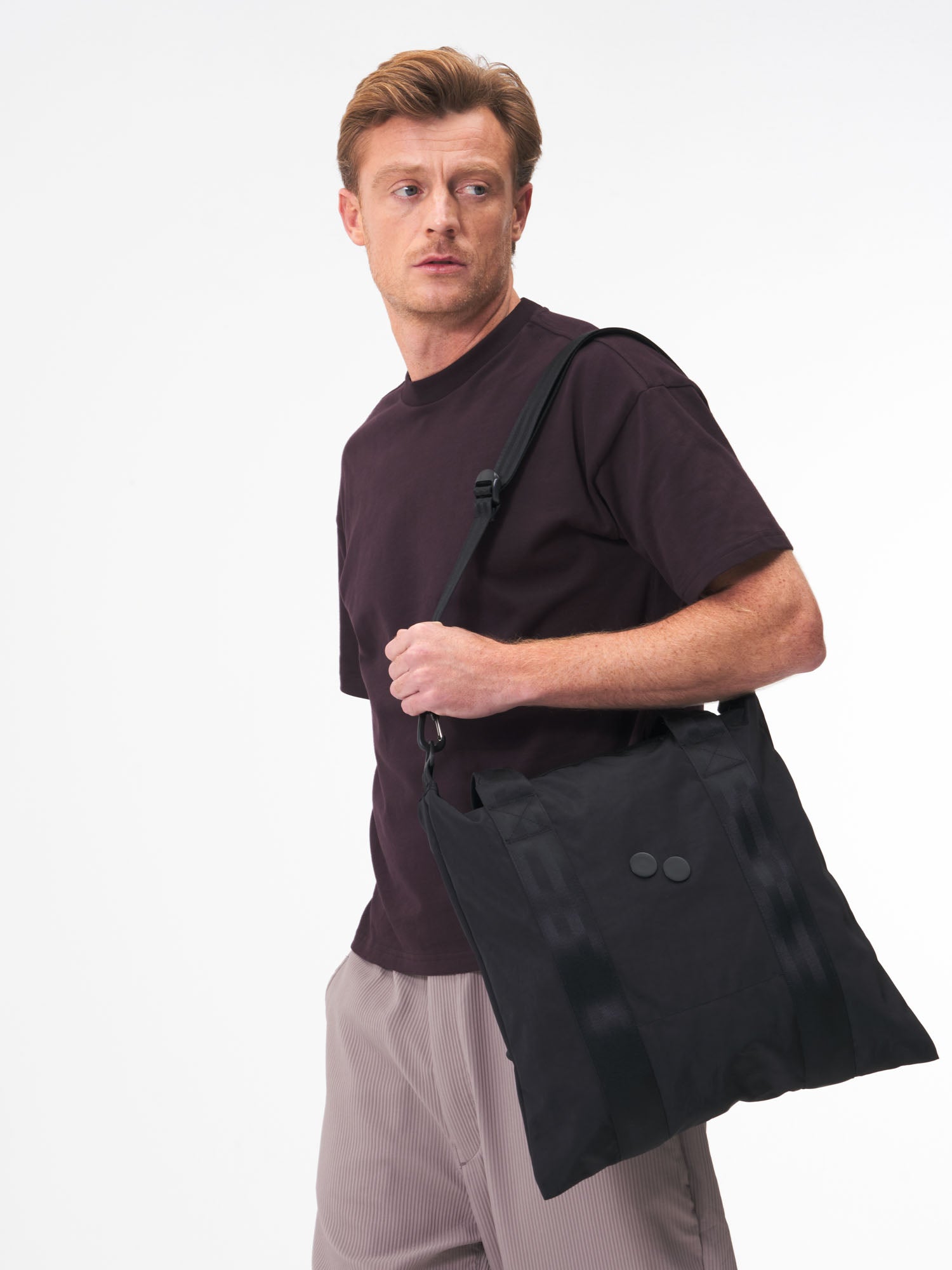 pinqponq-Tote-Bag-Crinkle-Black-model-male-front