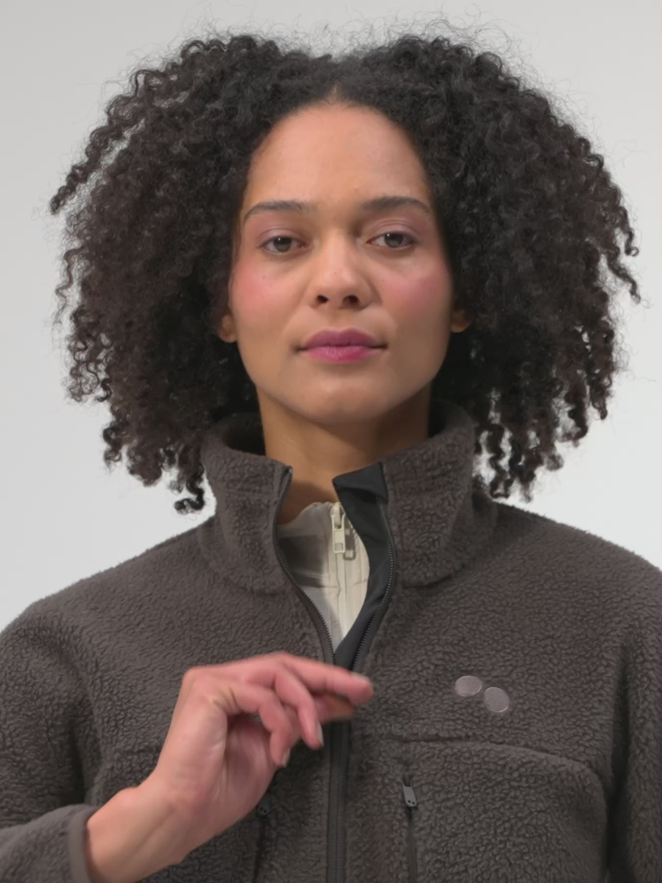 pinqponq-Fleece-Jacket-Women-Coffee-Brown-model-video