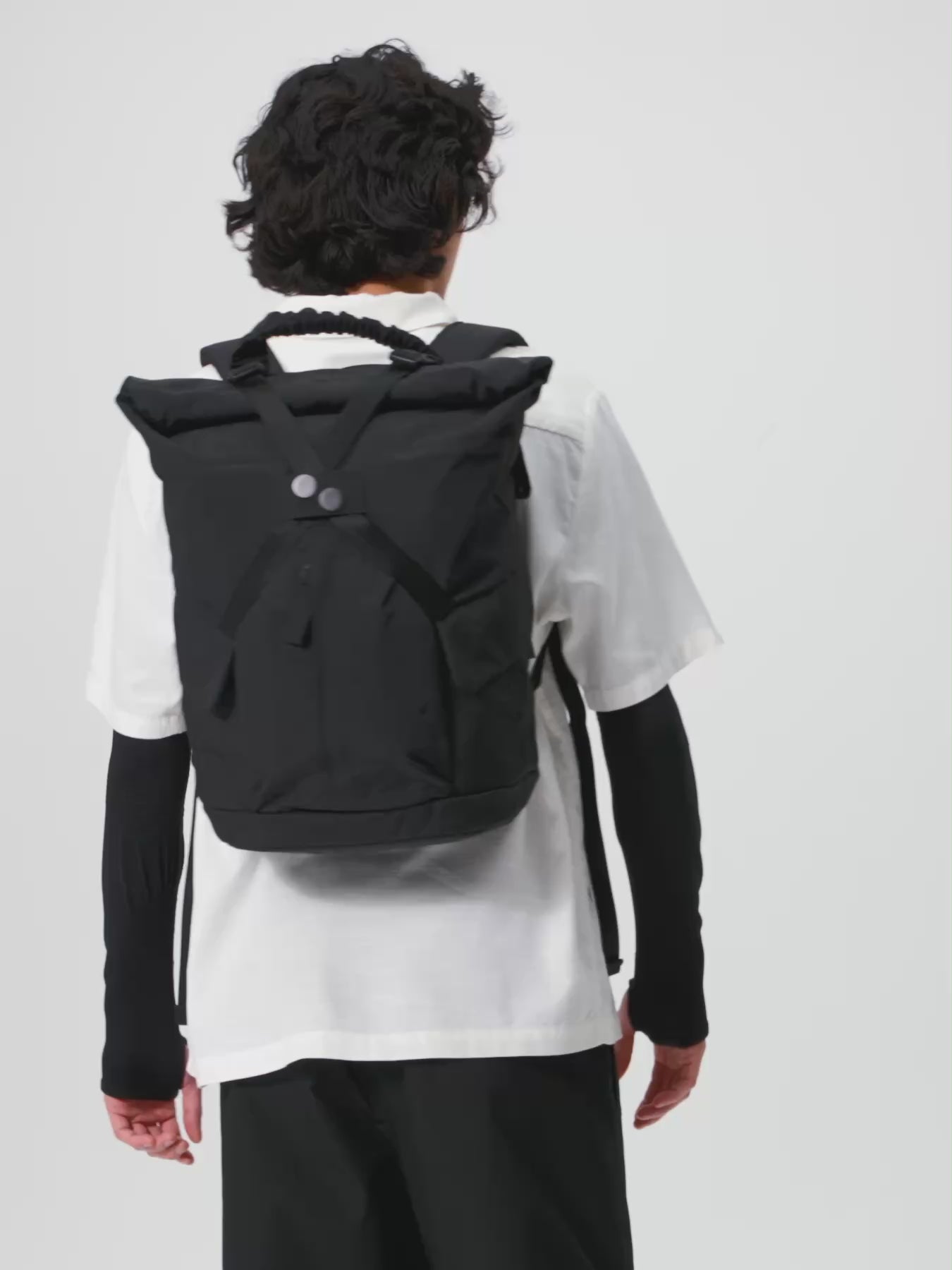 pinqponq-backpack-Kross-Crinkle-Black-model-video