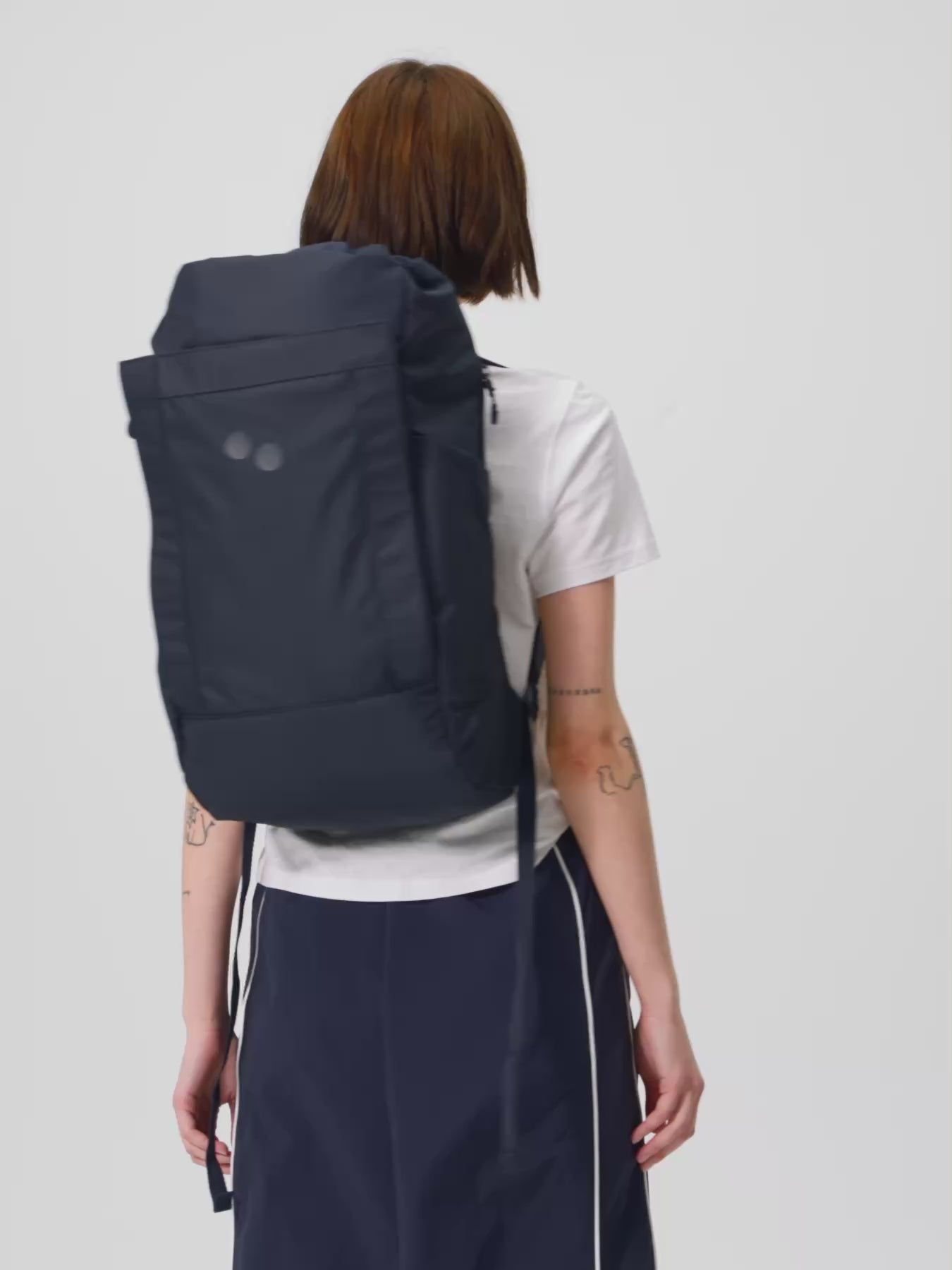 pinqponq-Kalm-Fjord-Navy-model-video