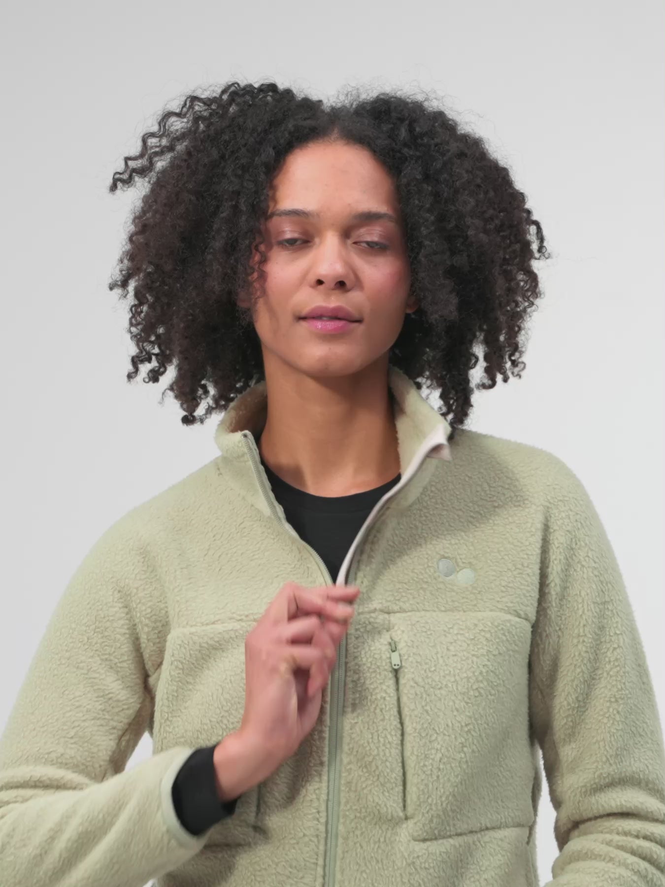 pinqponq-Fleece-Jacket-Women-Reed-Olive-model-video