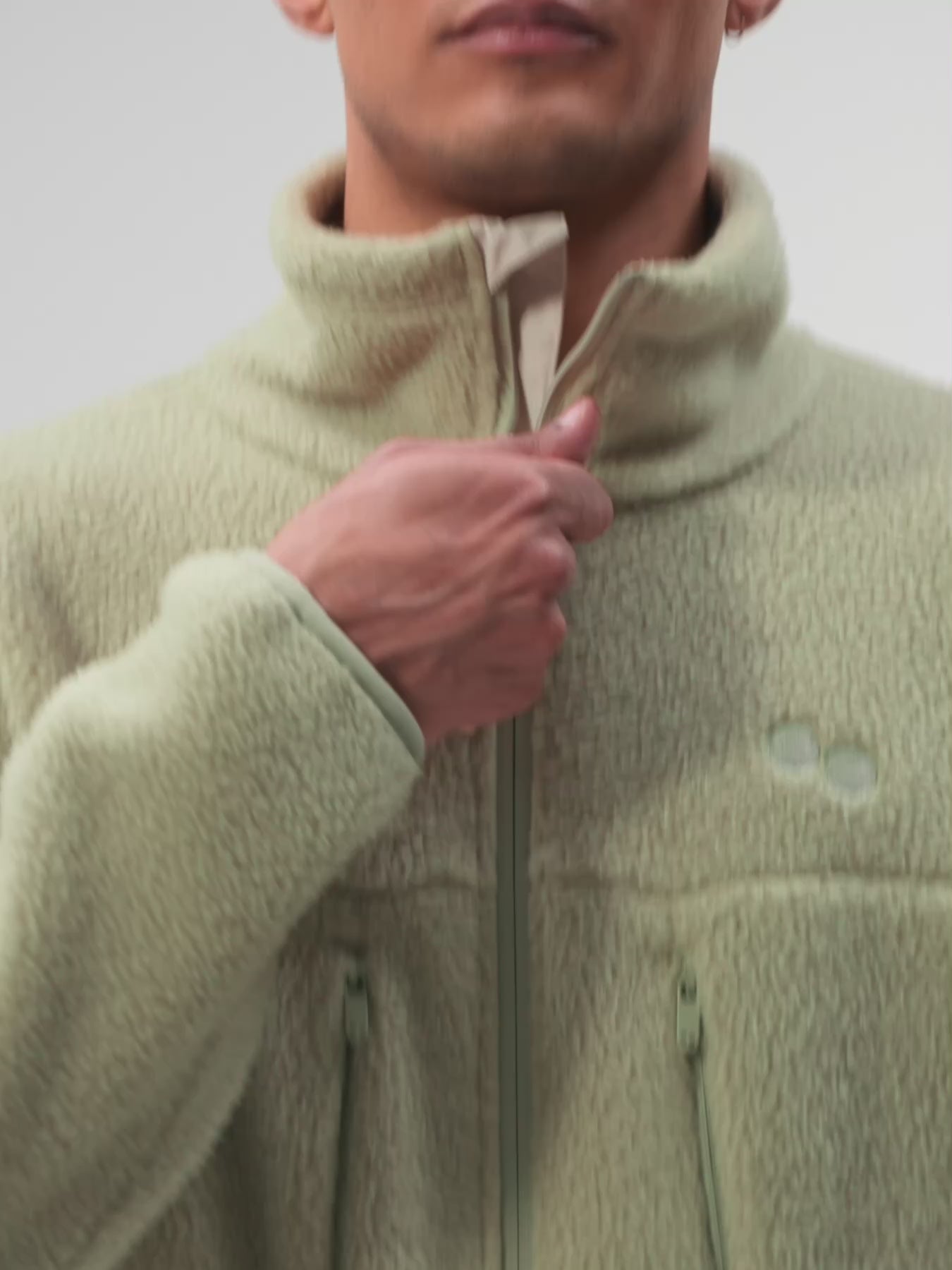 pinqponq-Fleece-Jacket-Men-Reed-Olive-model-video
