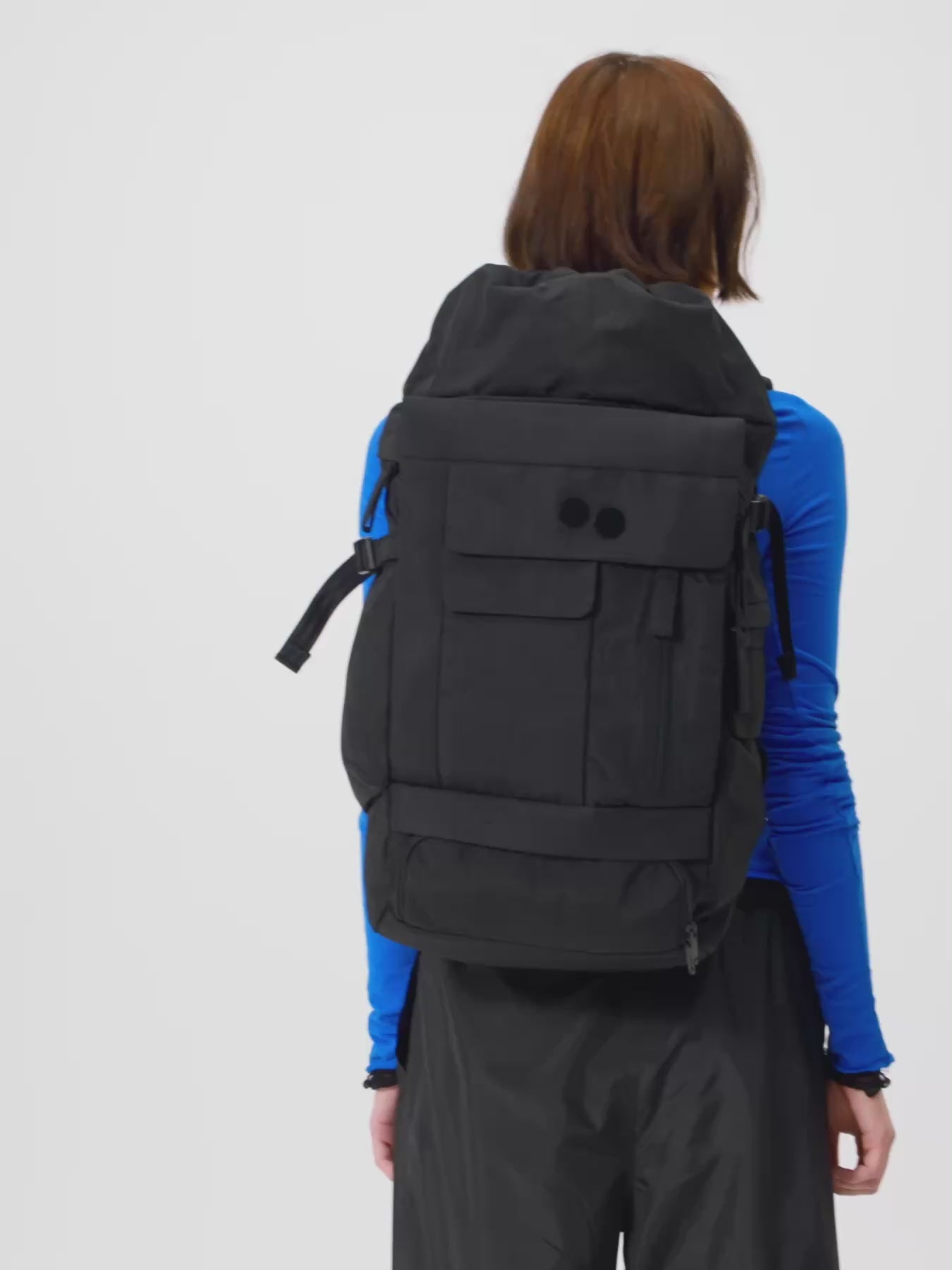 pinqponq-backpack-blok-large-crinkle-black-model-video