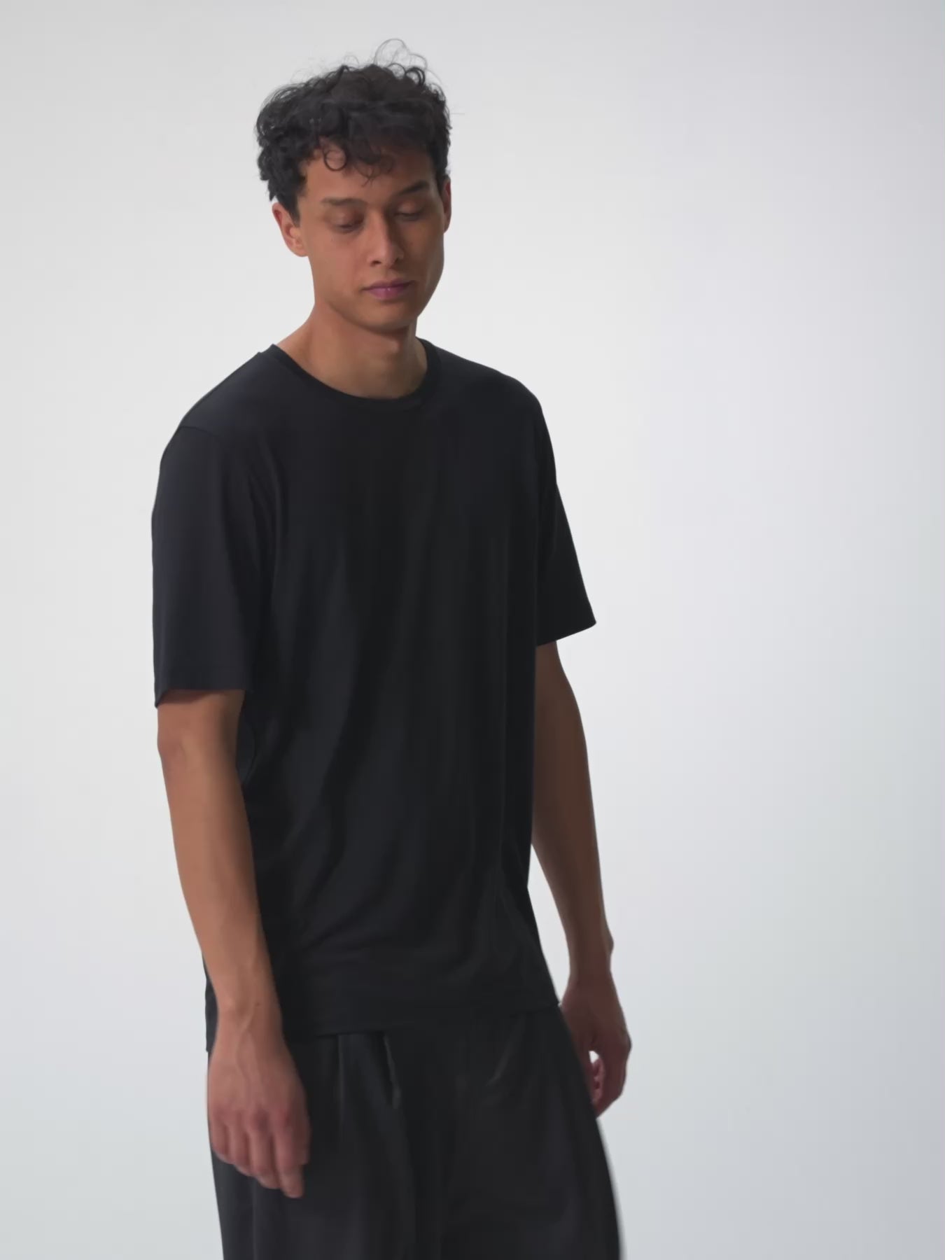 pinqponq-Tshirt-Tencel-Cotton-Men-Iconic-Wooden-Black-model-video