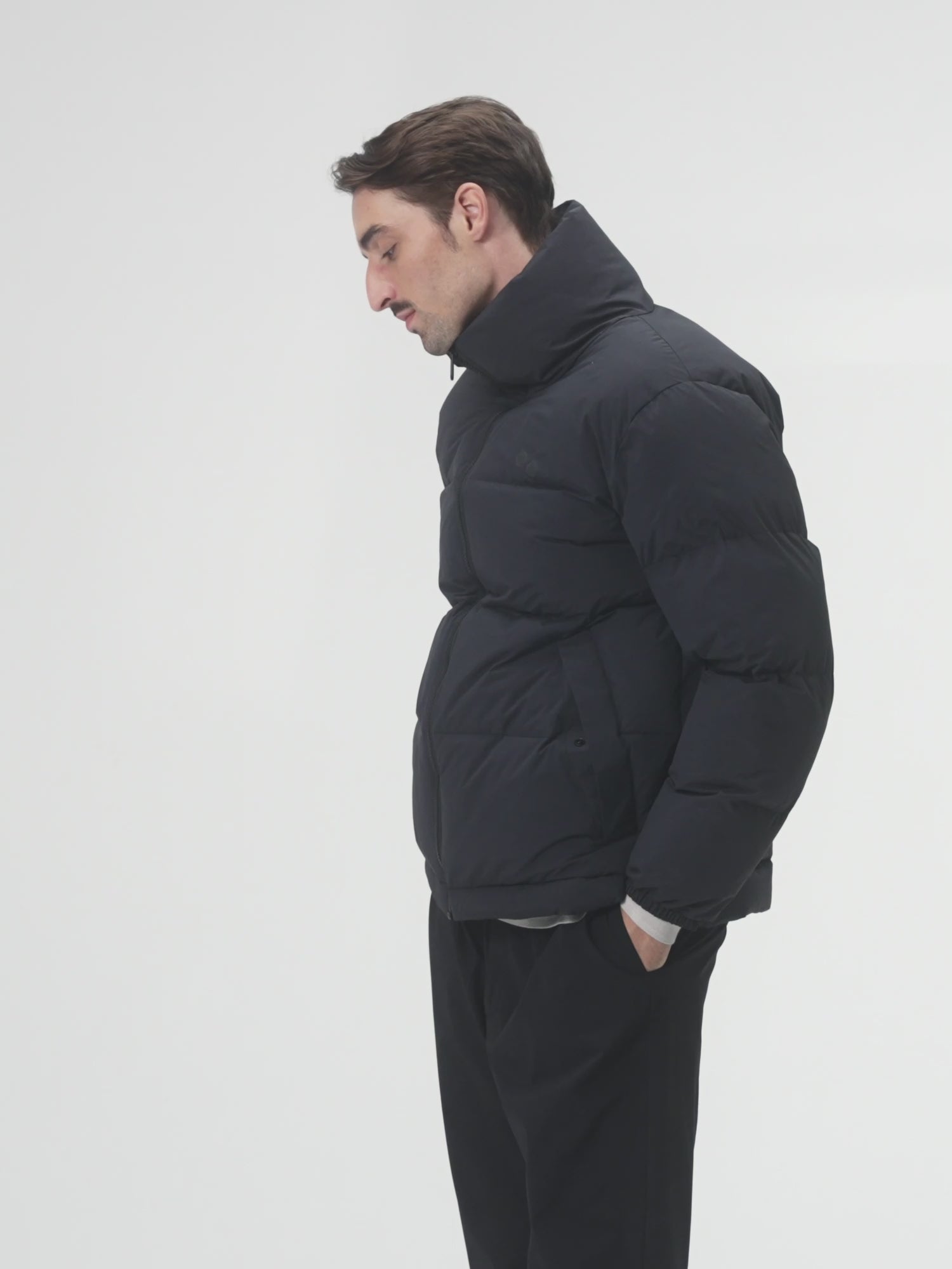pinqponq-Puffer-Jacket-Unisex-Peat-Black-model-video