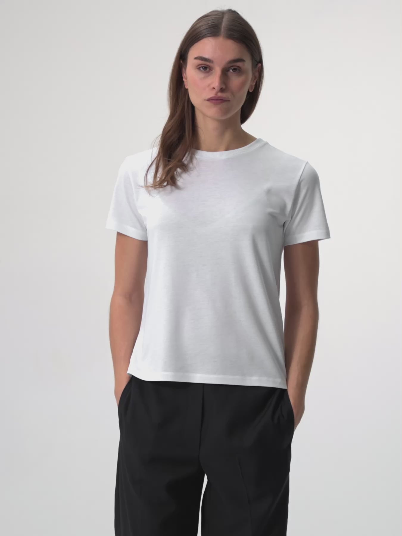 pinqponq-Tshirt-Tencel-Cotton-Women-Tone-Wooden-White-model-video