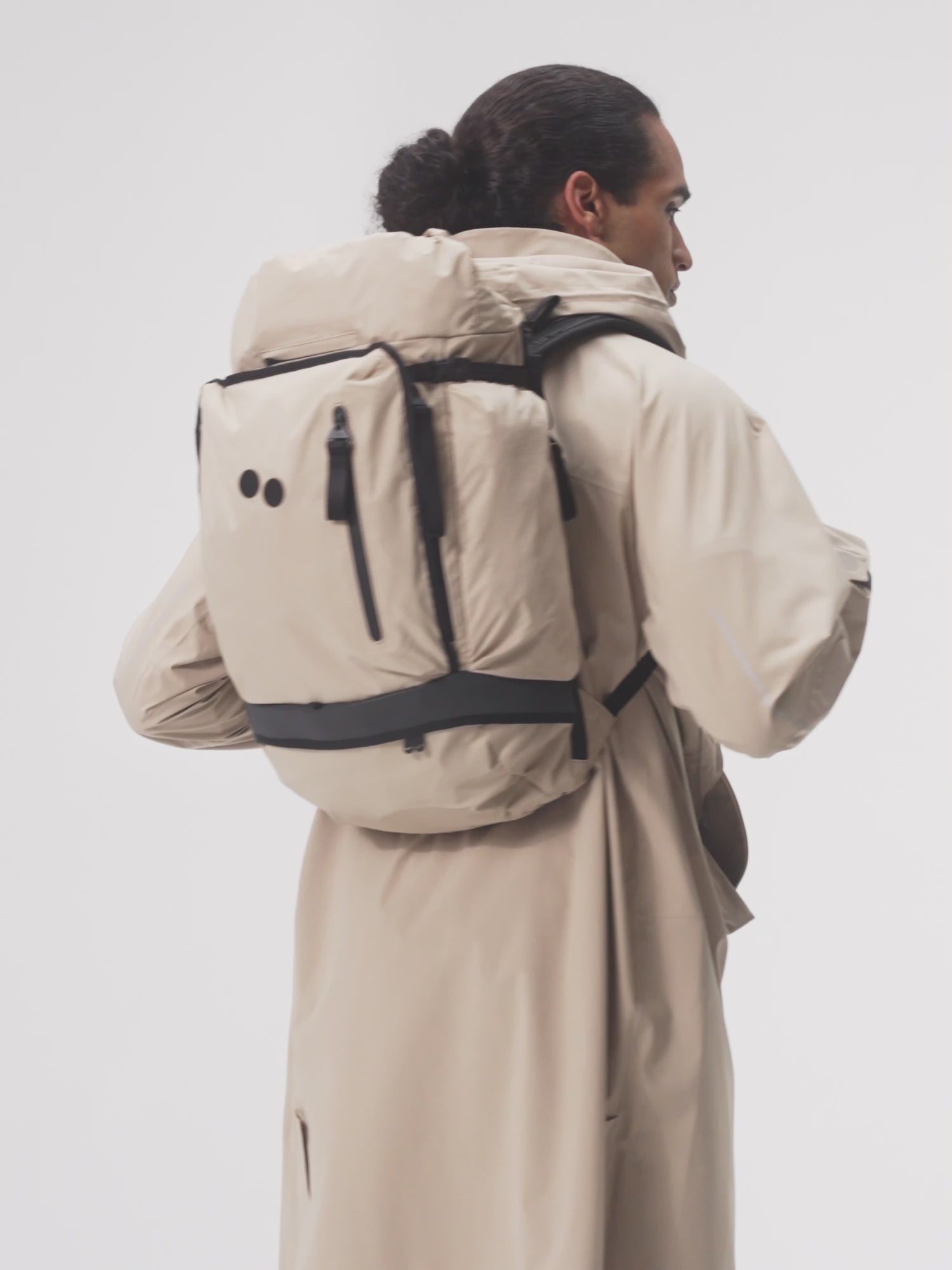 pinqponq-backpack-Komut-Medium-Pure-Khaki-model-video