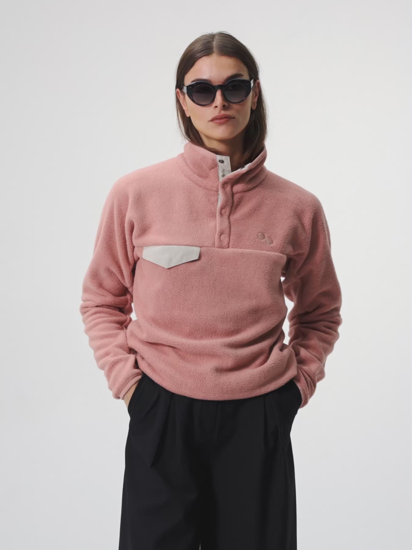 pinqponq-Fleece-Pullover-Unisex-Ash-Pink-model-video