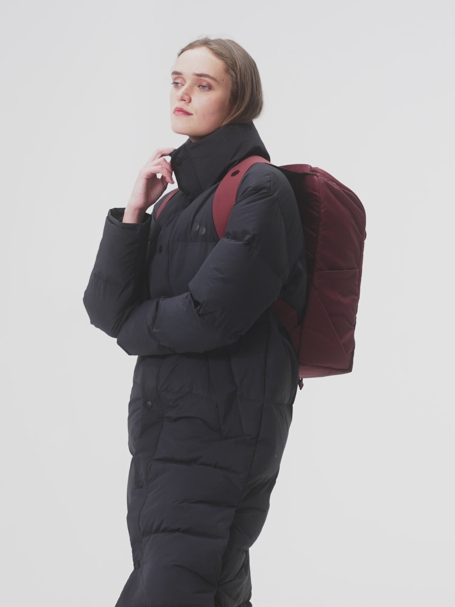 pinqponq-backpack-Purik-Pinot-Red-model-video