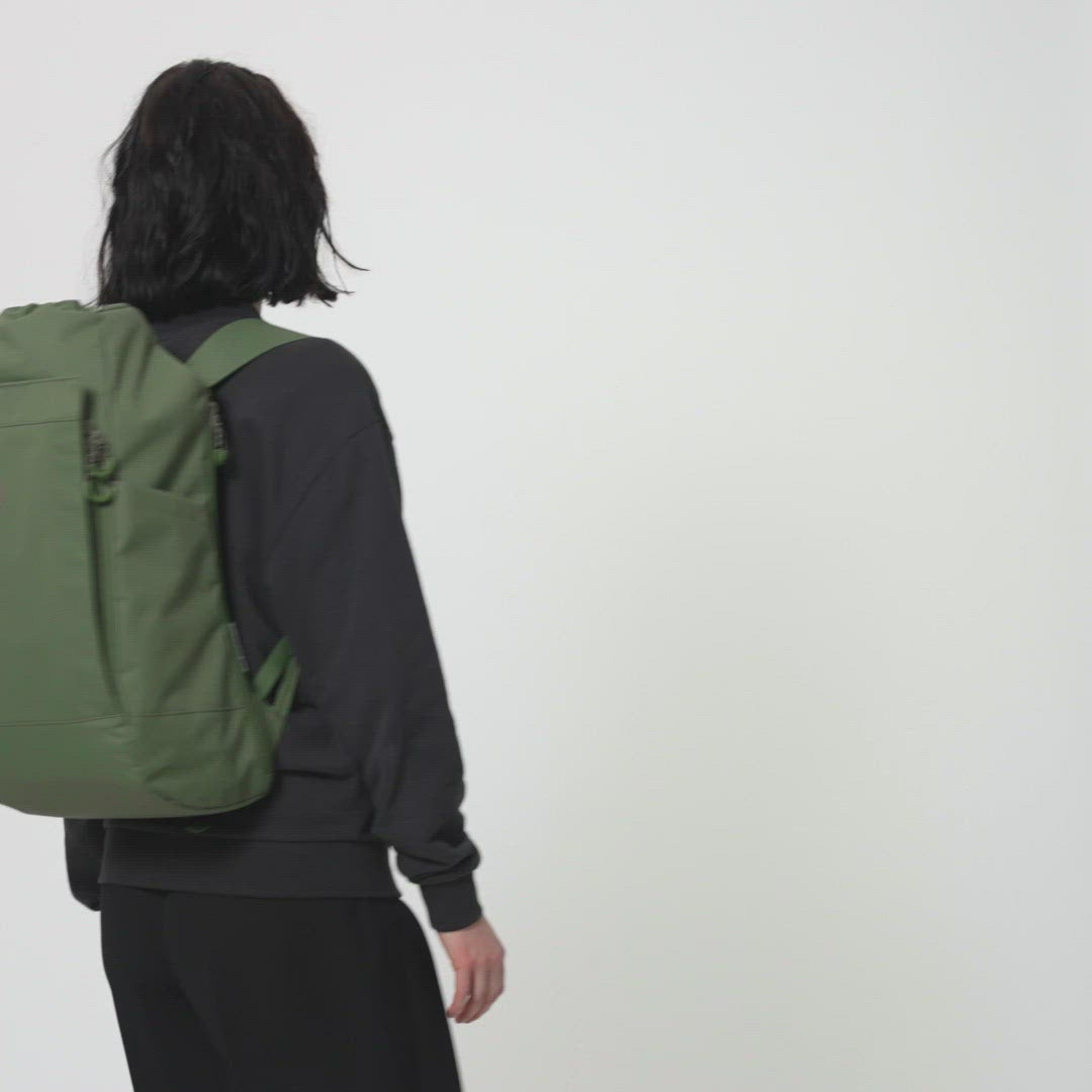 pinqponq-backpack-Kalm-Forester-Olive-model-video