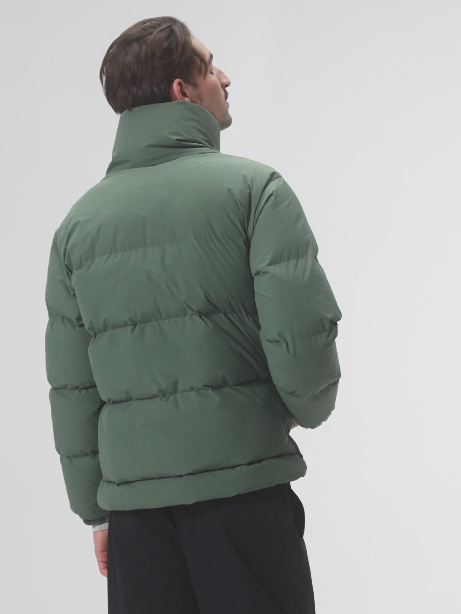pinqponq-Puffer-Jacket-Unisex-Forester-Olive-model-video