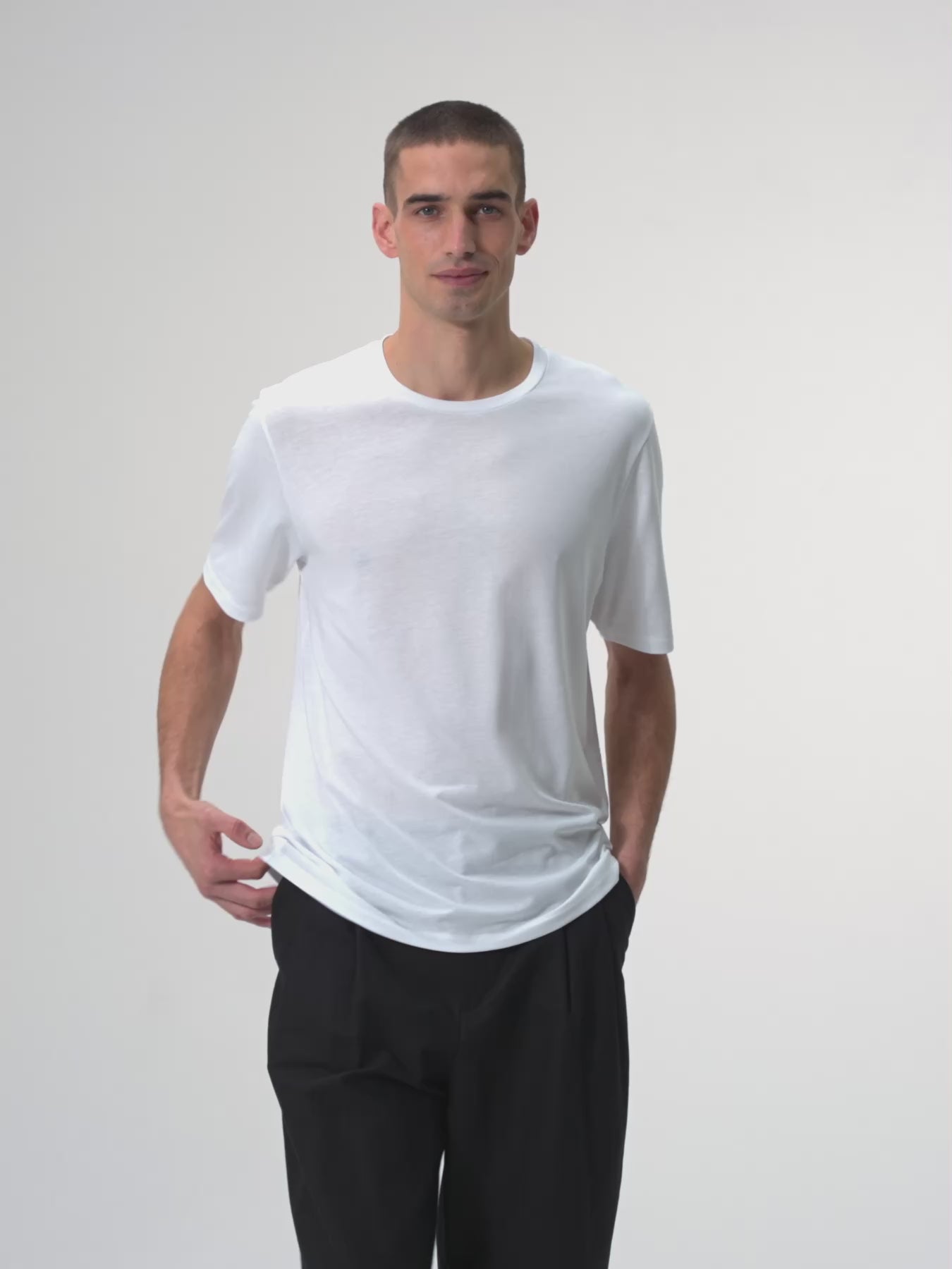 pinqponq-Tshirt-Tencel-Cotton-Men-Iconic-Wooden-White-model-video