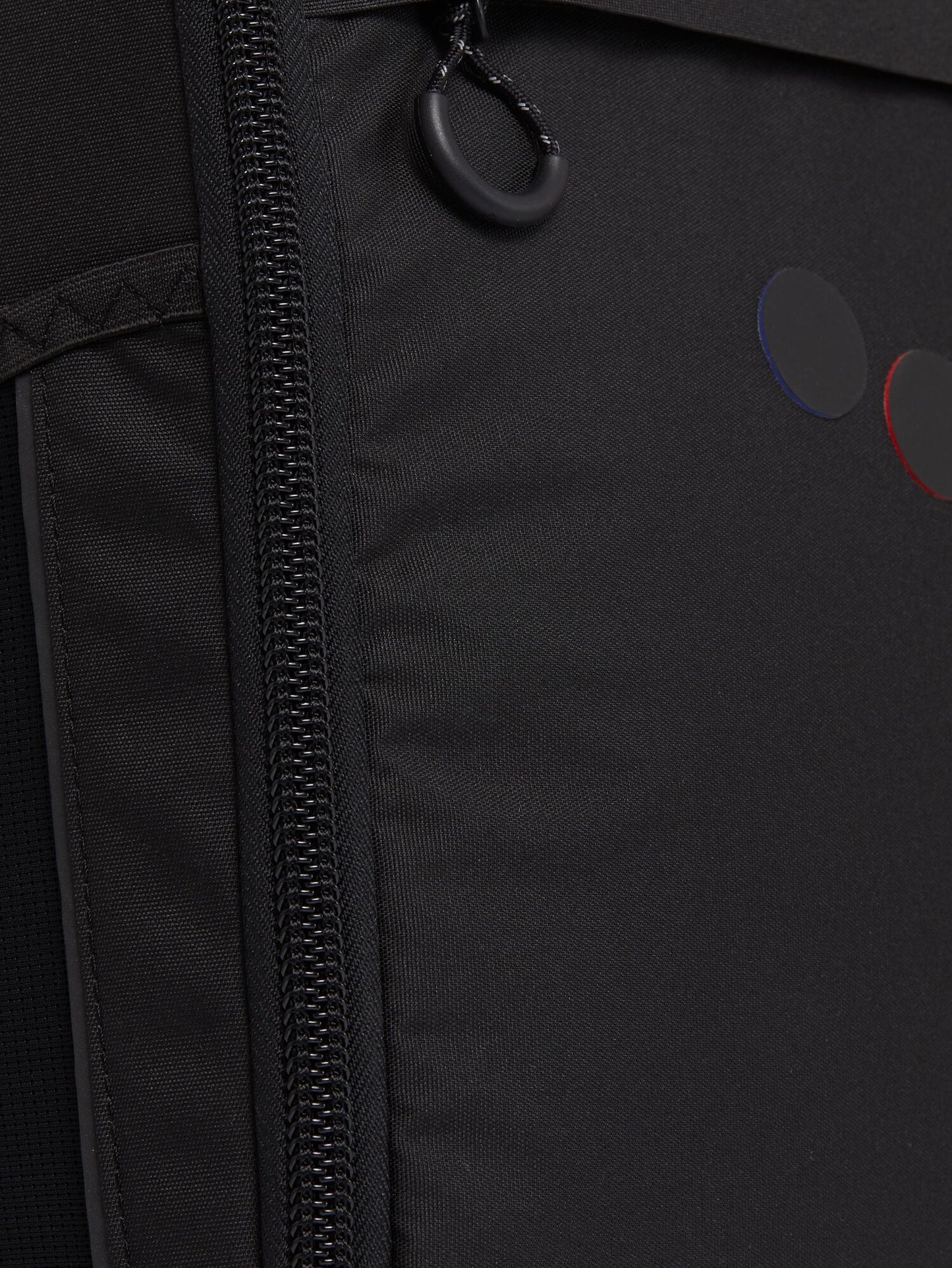 pinqponq-backpack-cubik-medium-rooted-black-detail