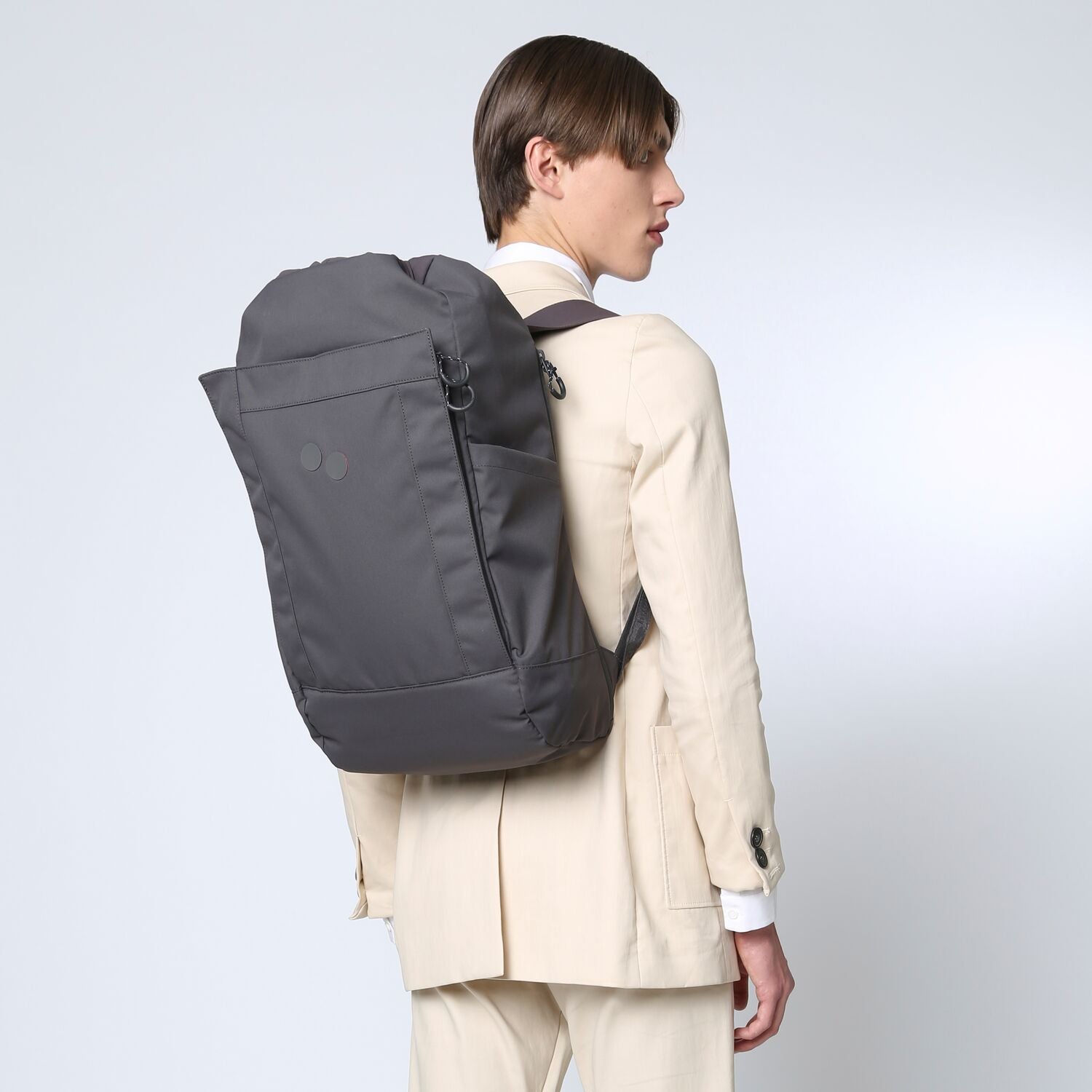 pinqponq-backpack-Kalm-Deep-Anthra-model-front