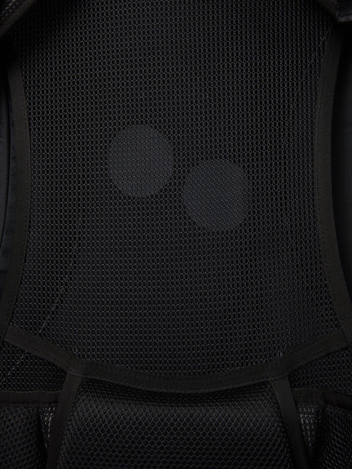 pinqponq-backpack-komut-large-pure-black-detail